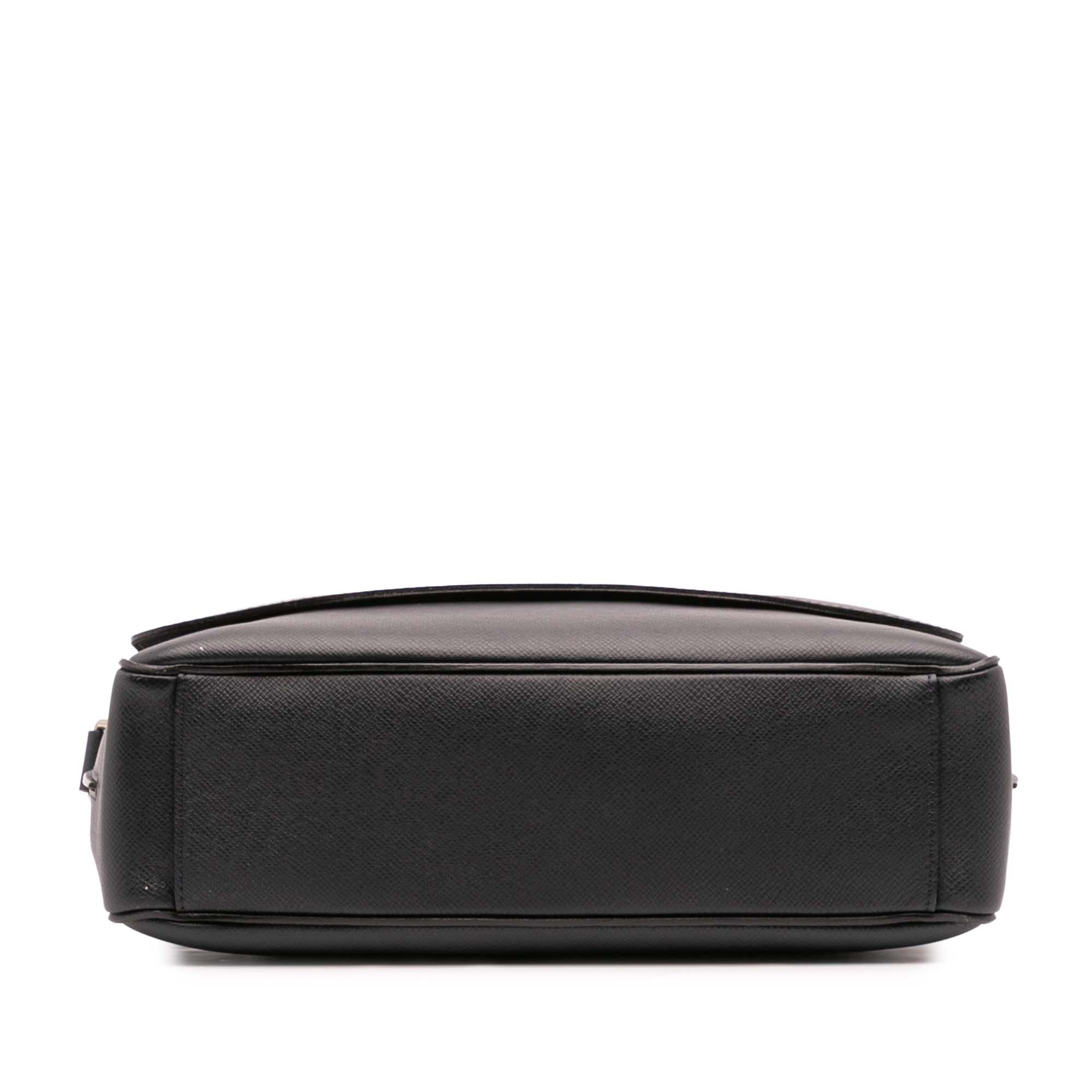 Louis Vuitton Taiga Roman MM