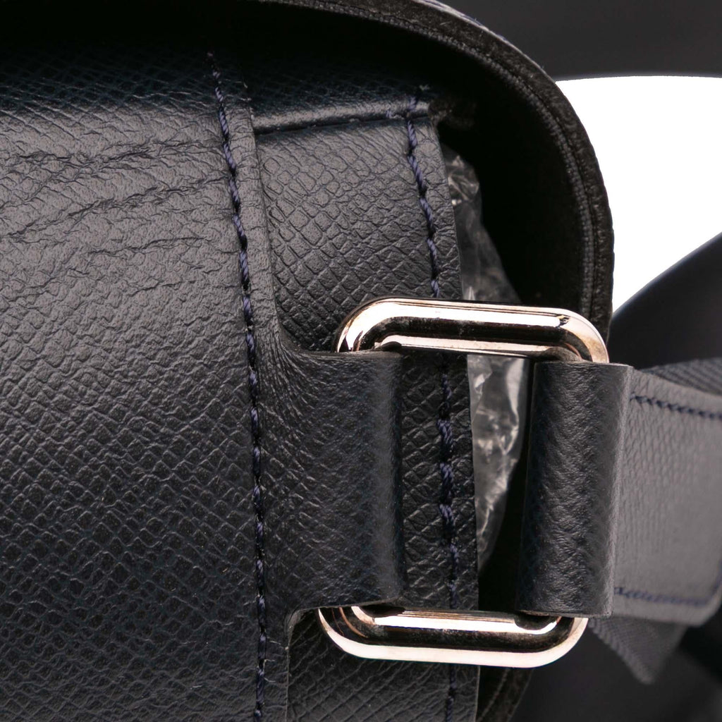 Louis Vuitton Taiga Roman MM
