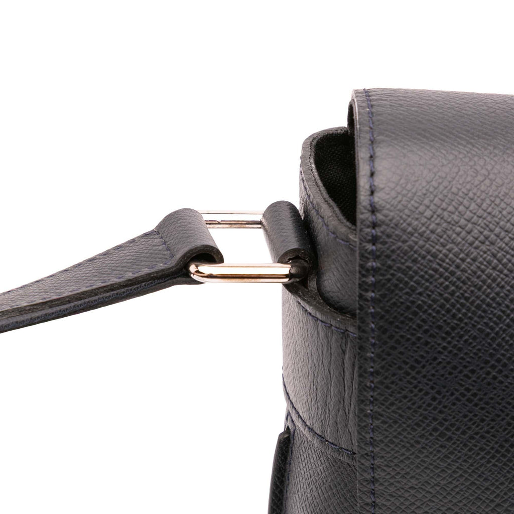 Louis Vuitton Taiga Roman MM