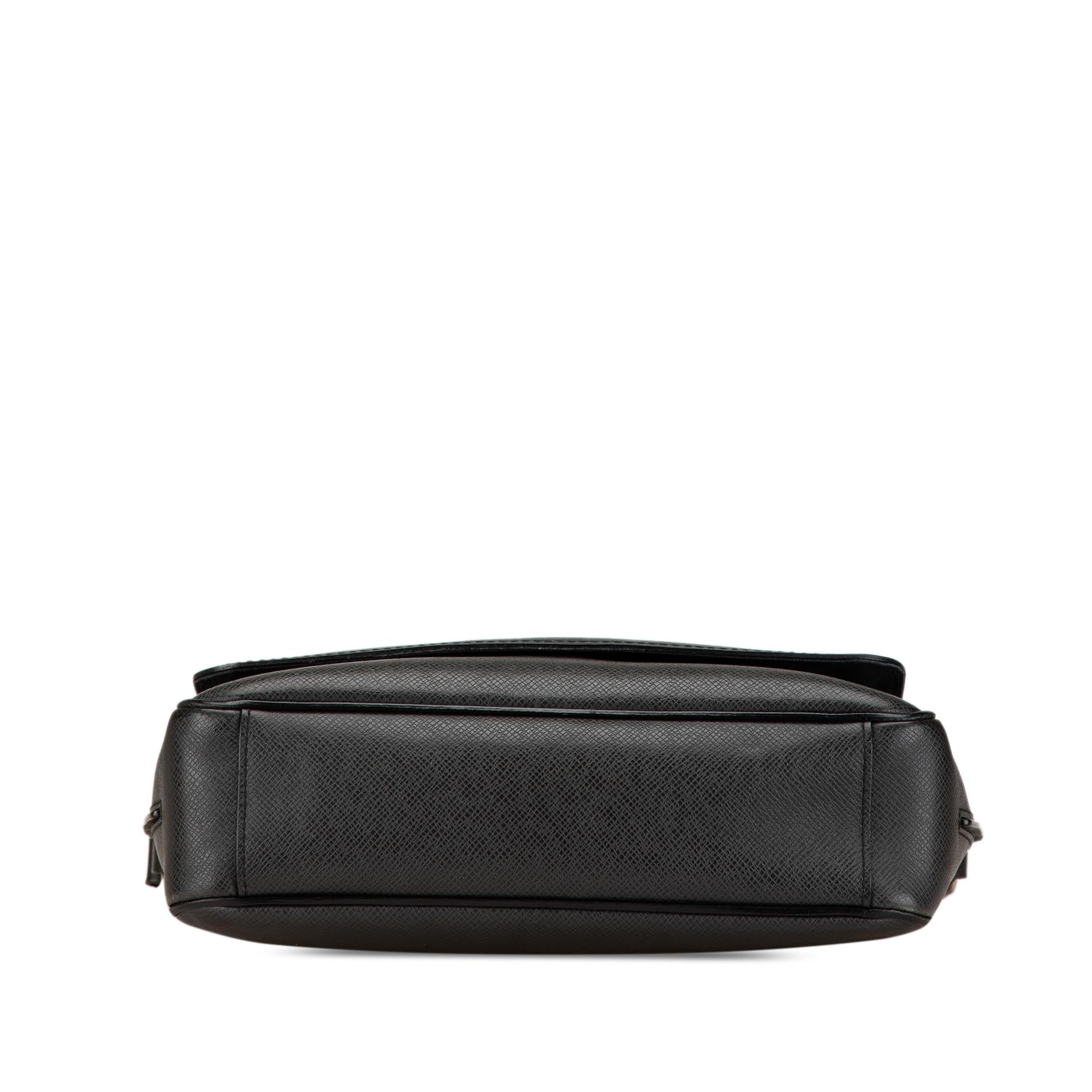 Louis Vuitton Taiga Roman PM
