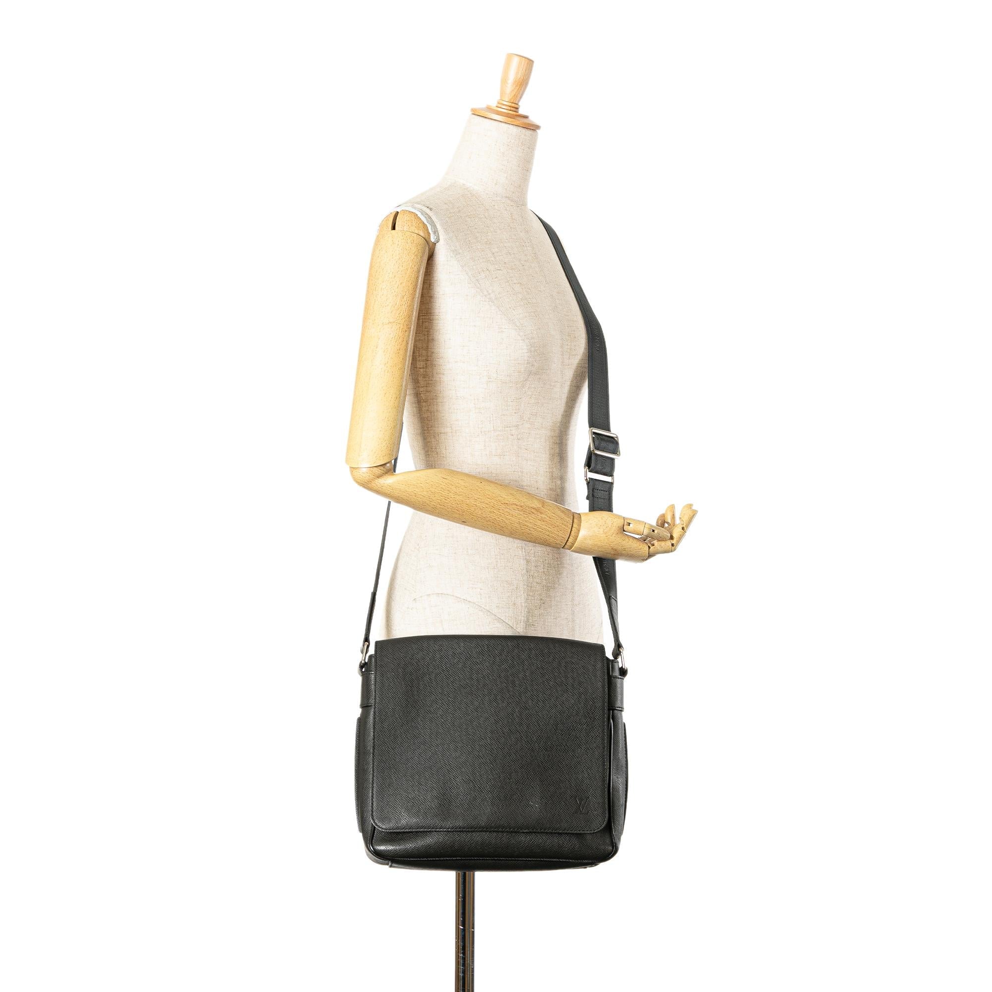 Louis Vuitton Taiga Roman PM