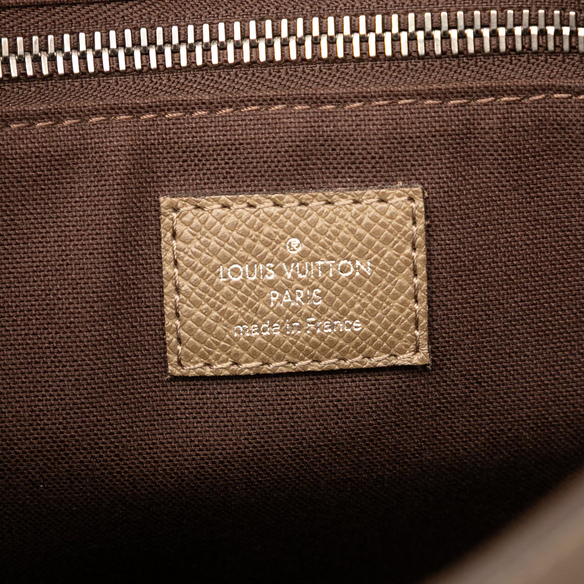 Louis Vuitton Taiga Roman PM