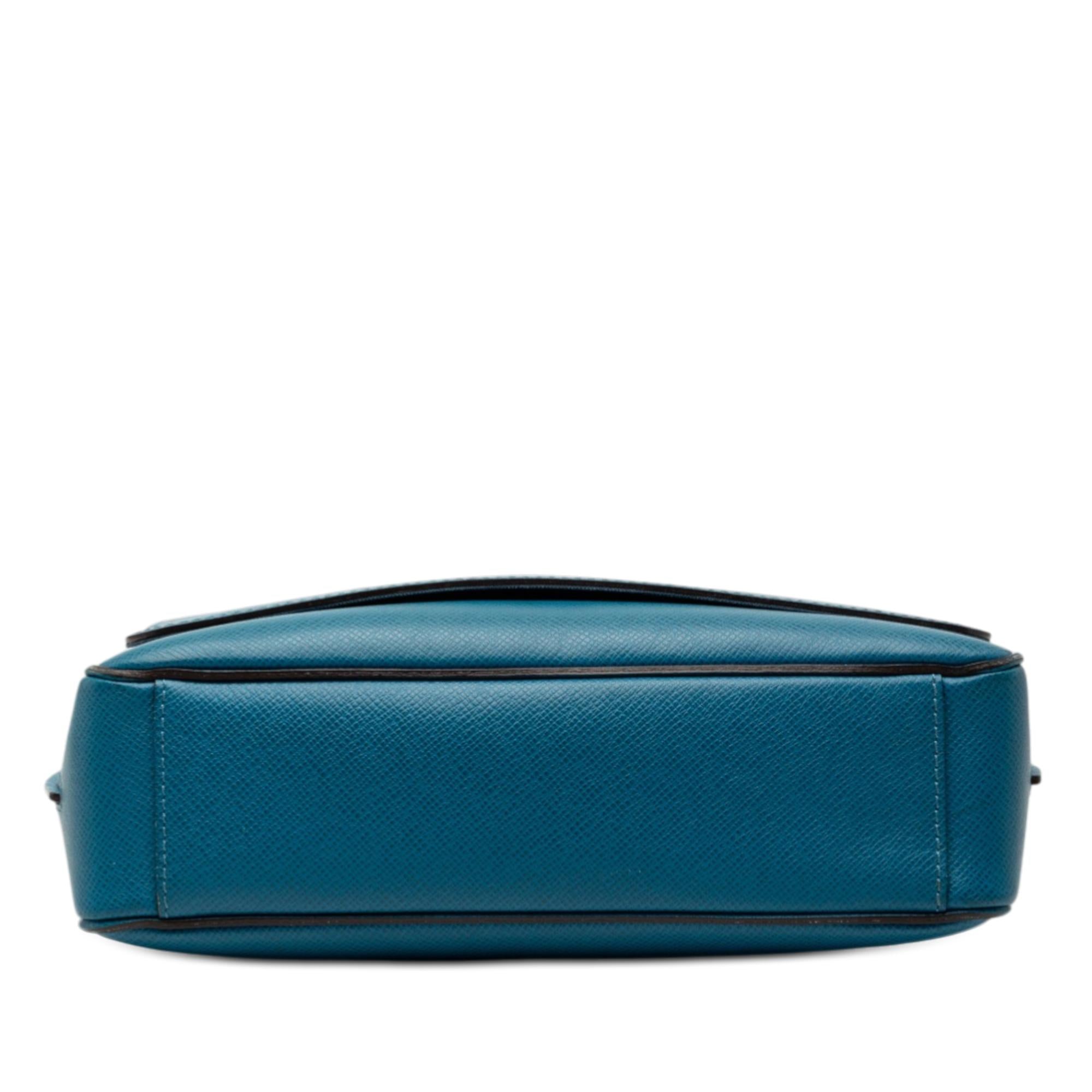 Louis Vuitton Taiga Roman PM