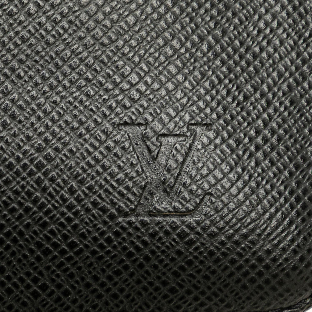 Louis Vuitton Taiga Selenga