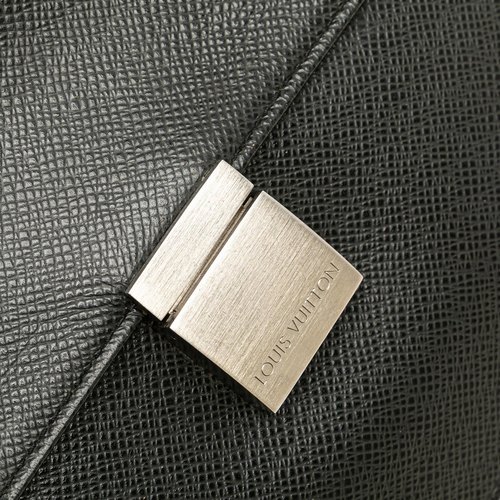Louis Vuitton Taiga Selenga