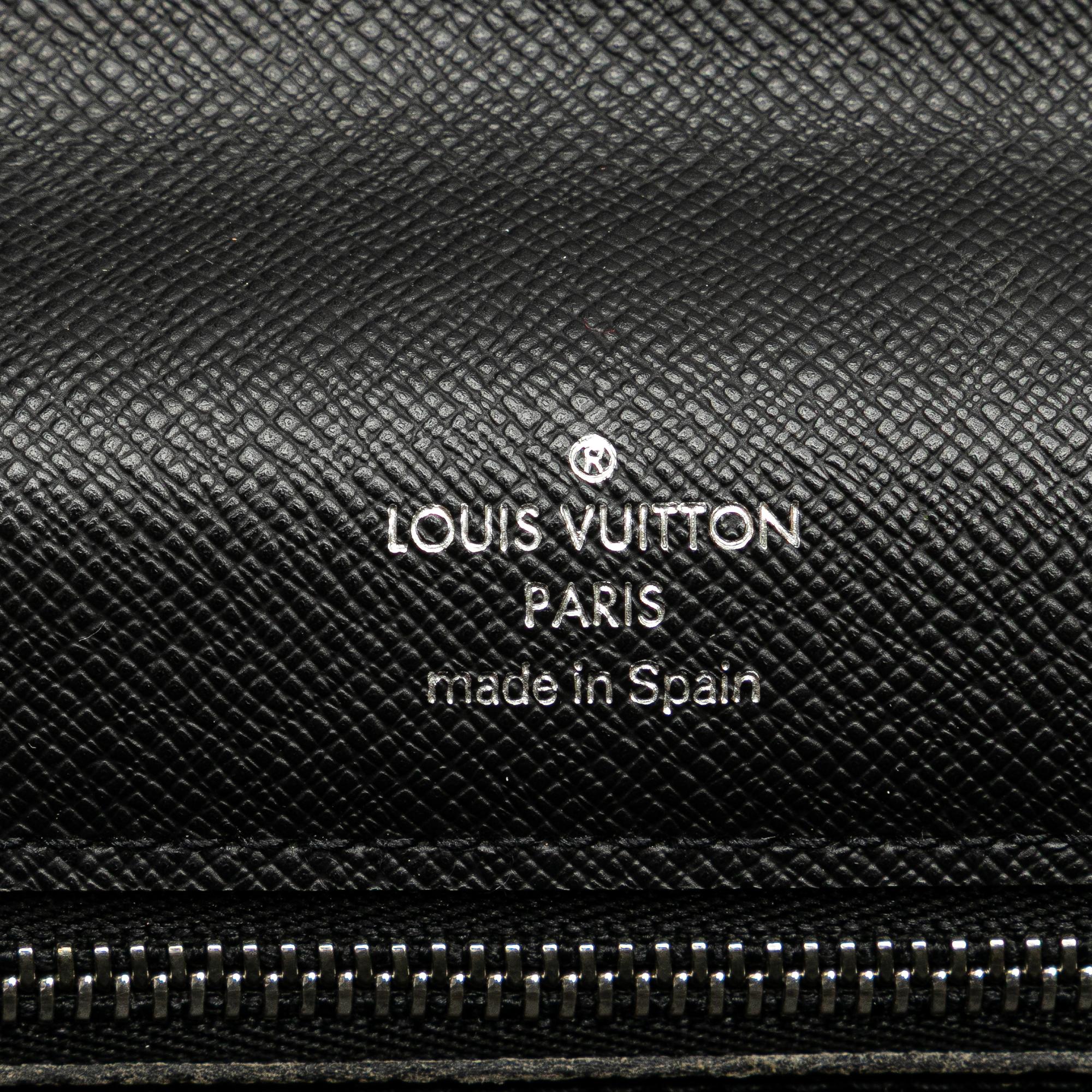 Louis Vuitton Taiga Selenga