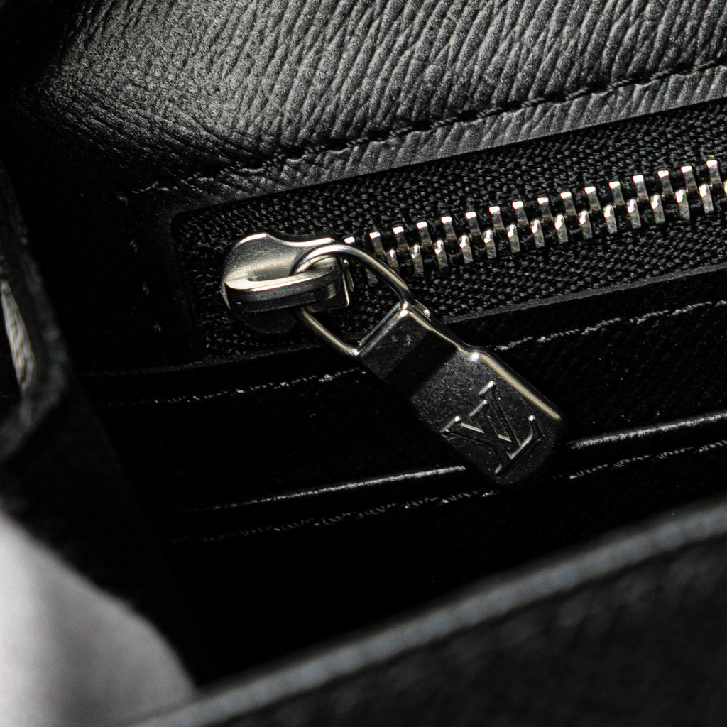 Louis Vuitton Taiga Selenga