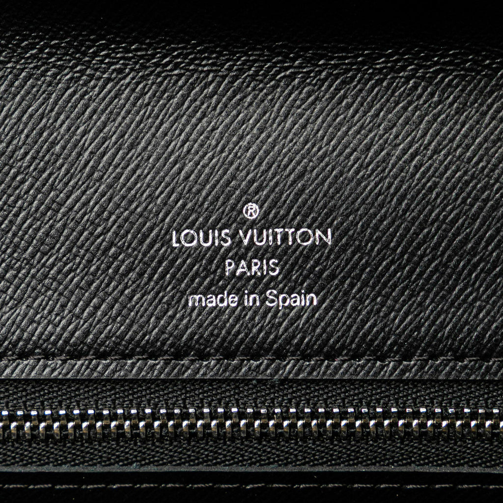 Louis Vuitton Taiga Selenga