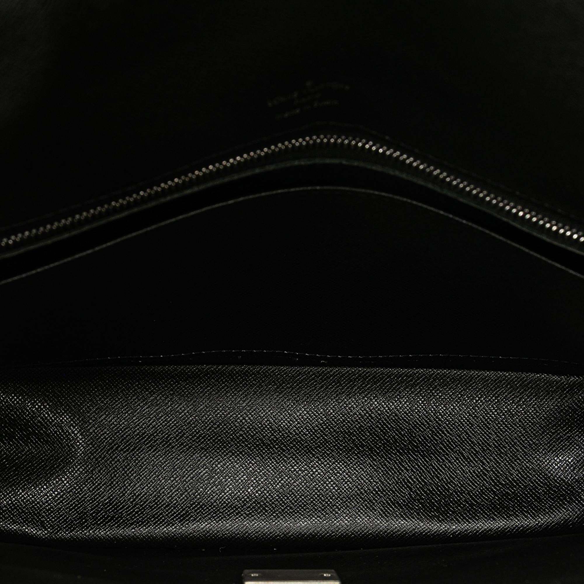 Louis Vuitton Taiga Selenga