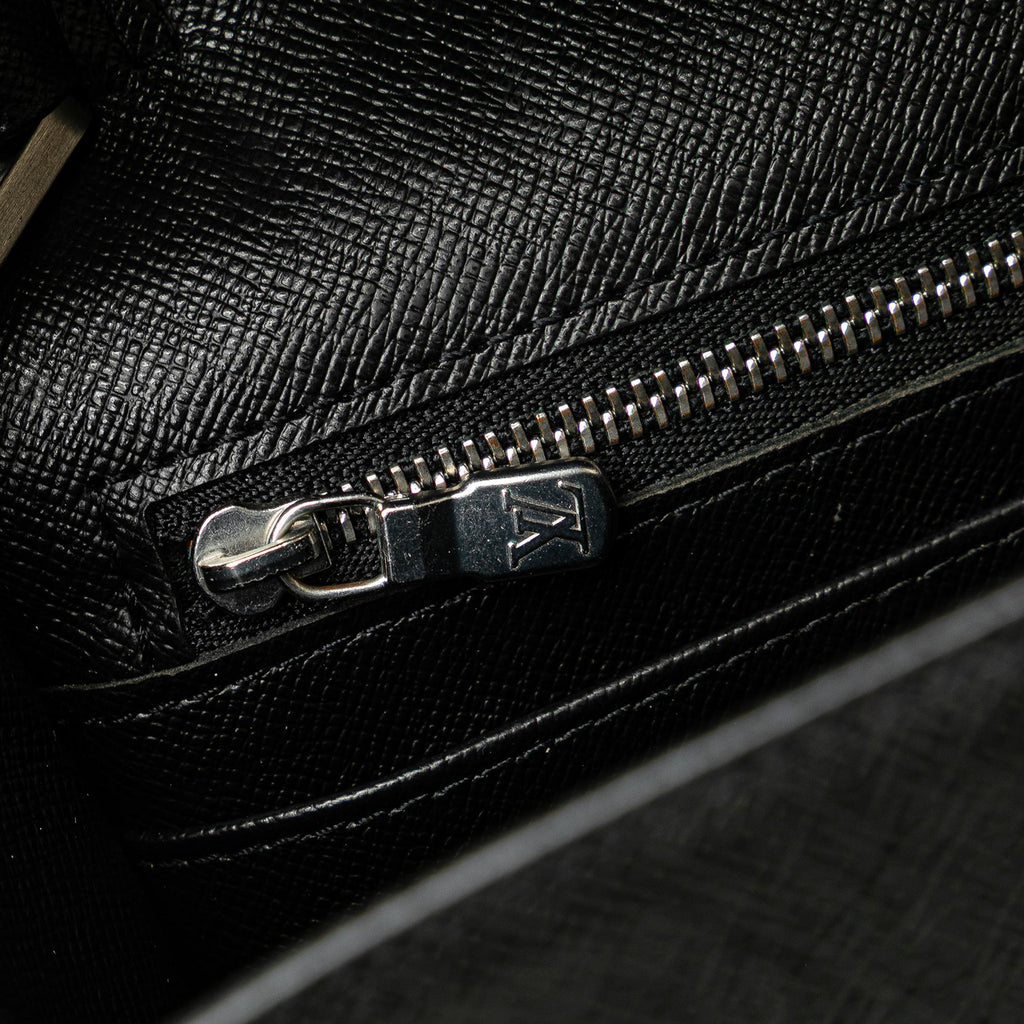 Louis Vuitton Taiga Selenga