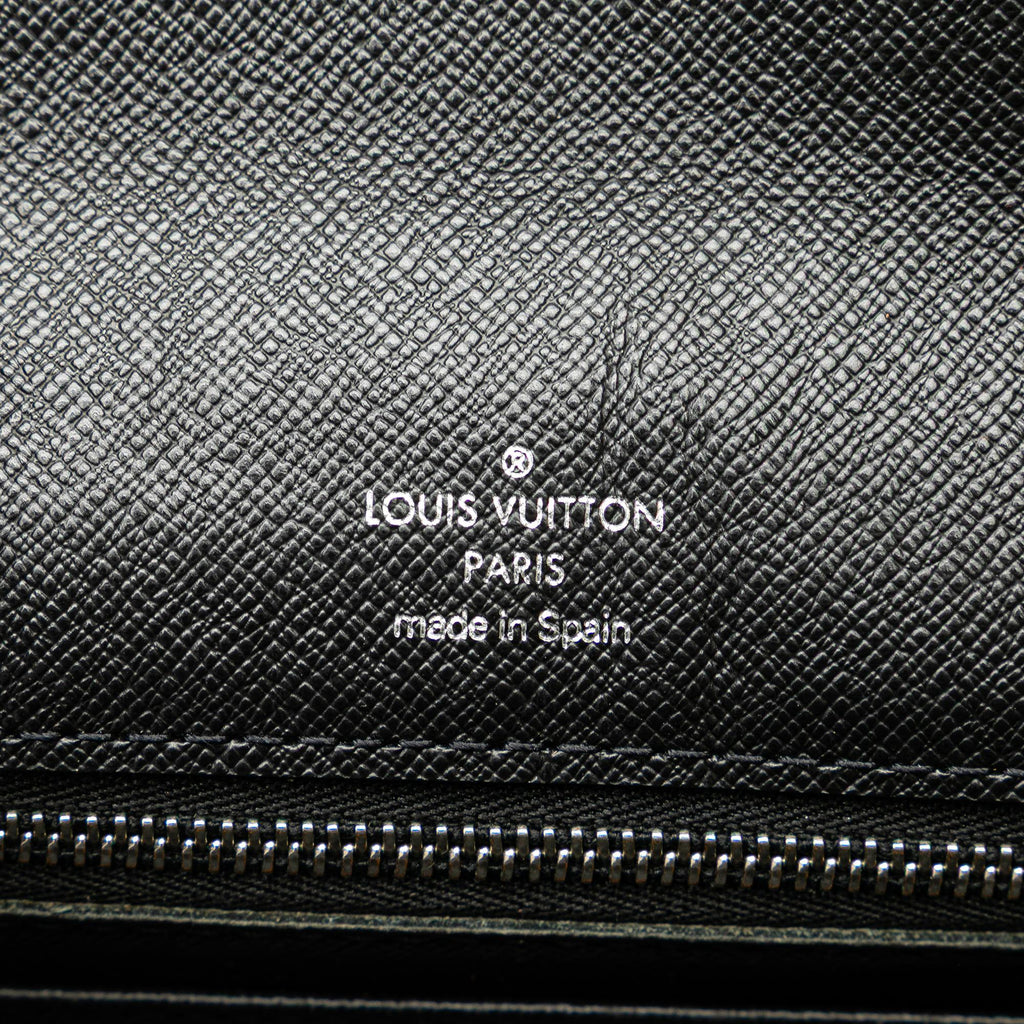 Louis Vuitton Taiga Selenga