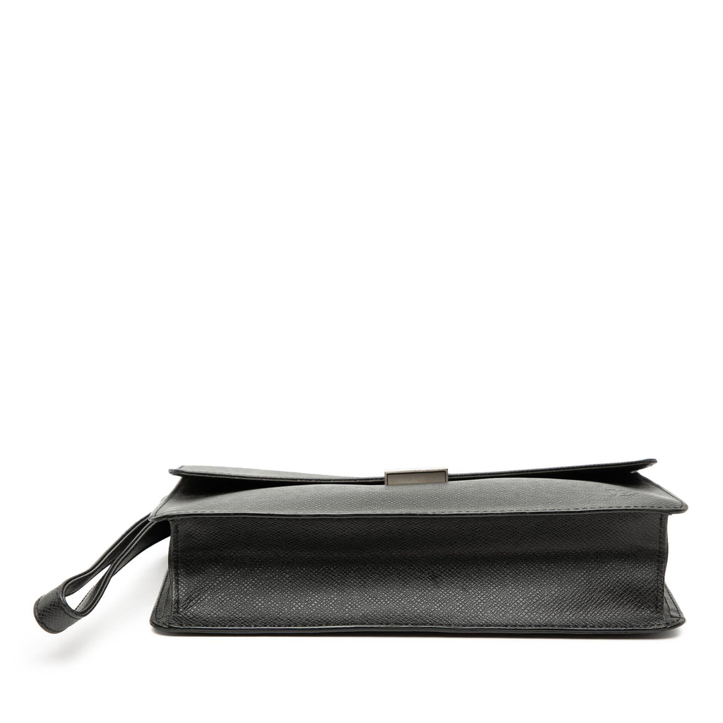 Louis Vuitton Taiga Selenga