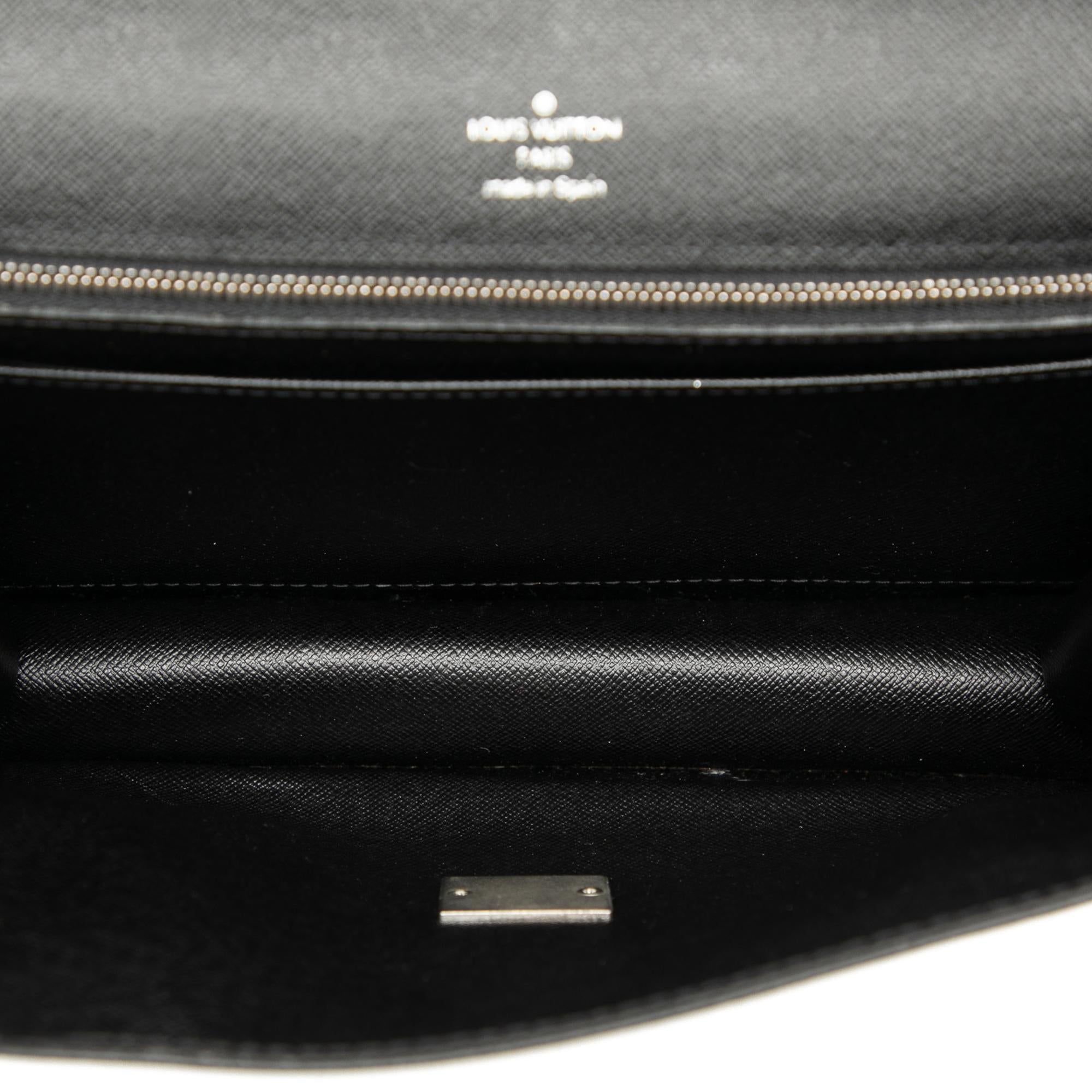 Louis Vuitton Taiga Selenga