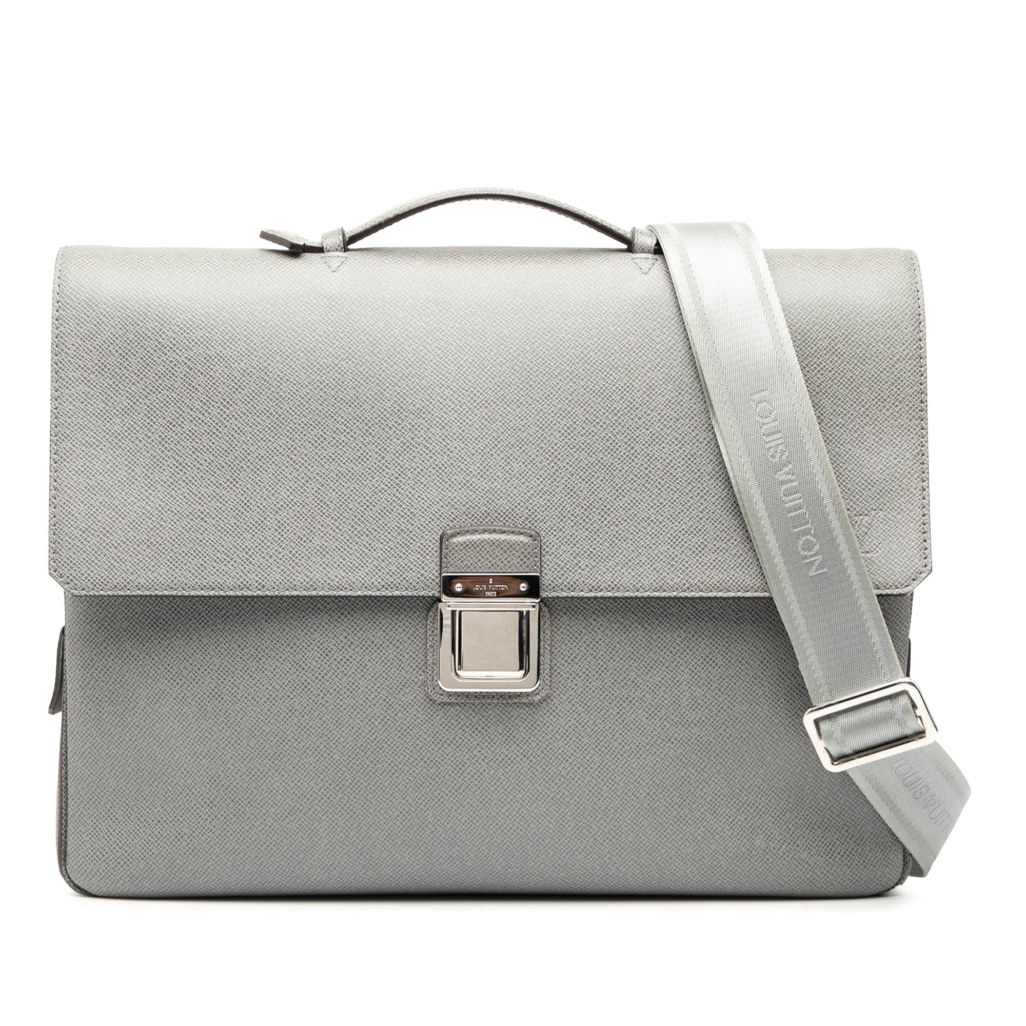 Louis Vuitton Taiga Vassili GM