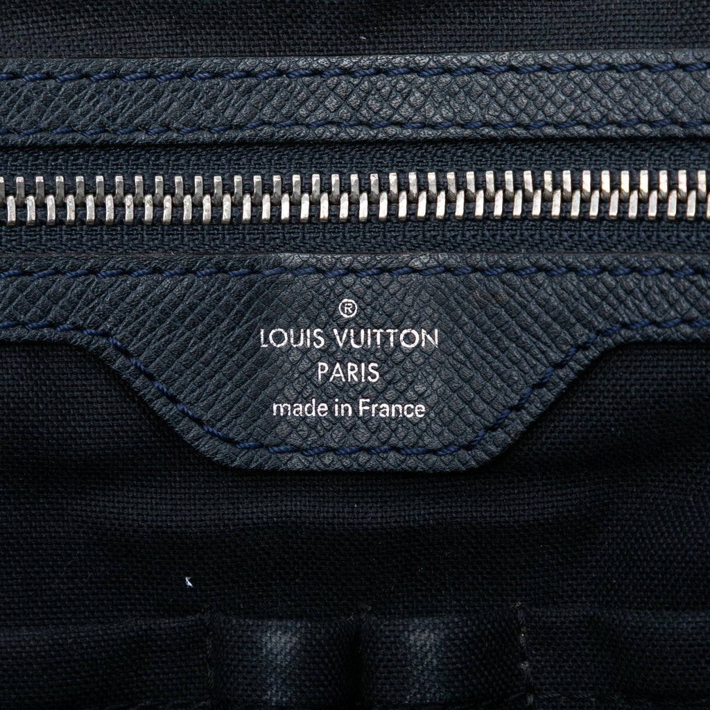 Louis Vuitton Taiga Vassili PM