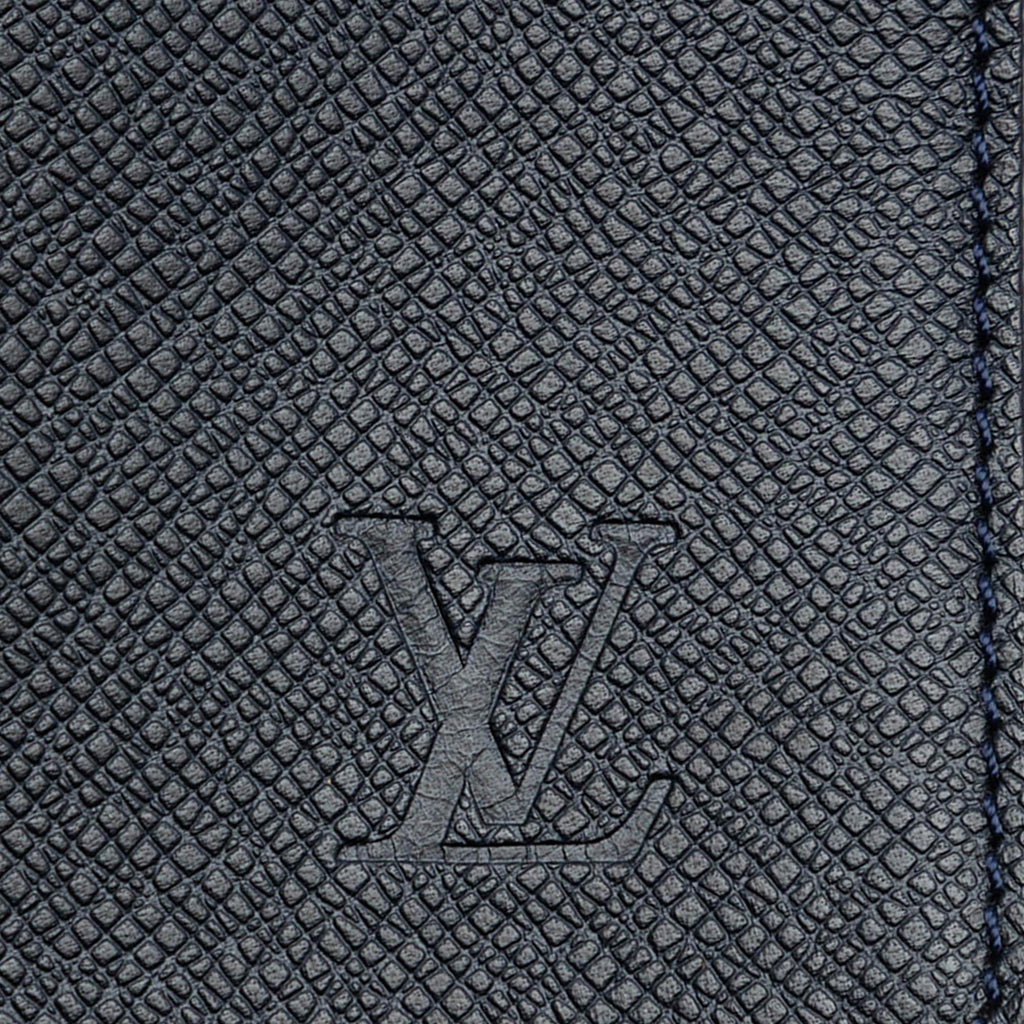 Louis Vuitton Taiga Vassili PM