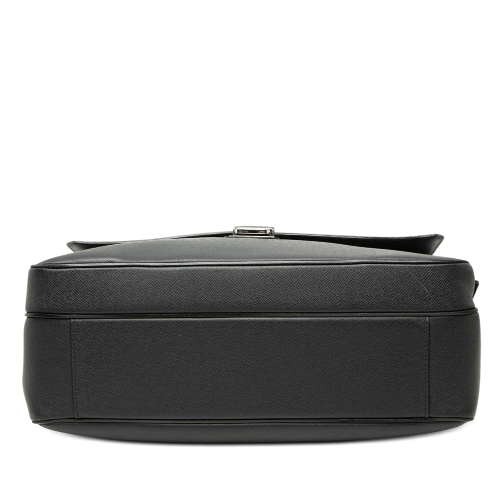 Louis Vuitton Taiga Vassili PM