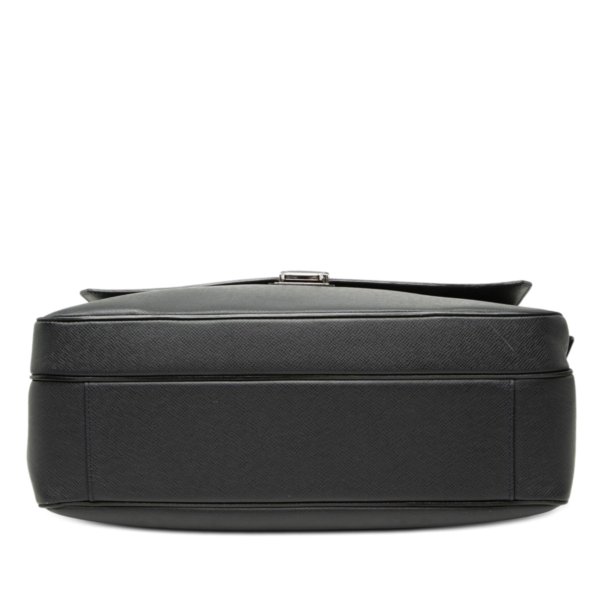 Louis Vuitton Taiga Vassili PM