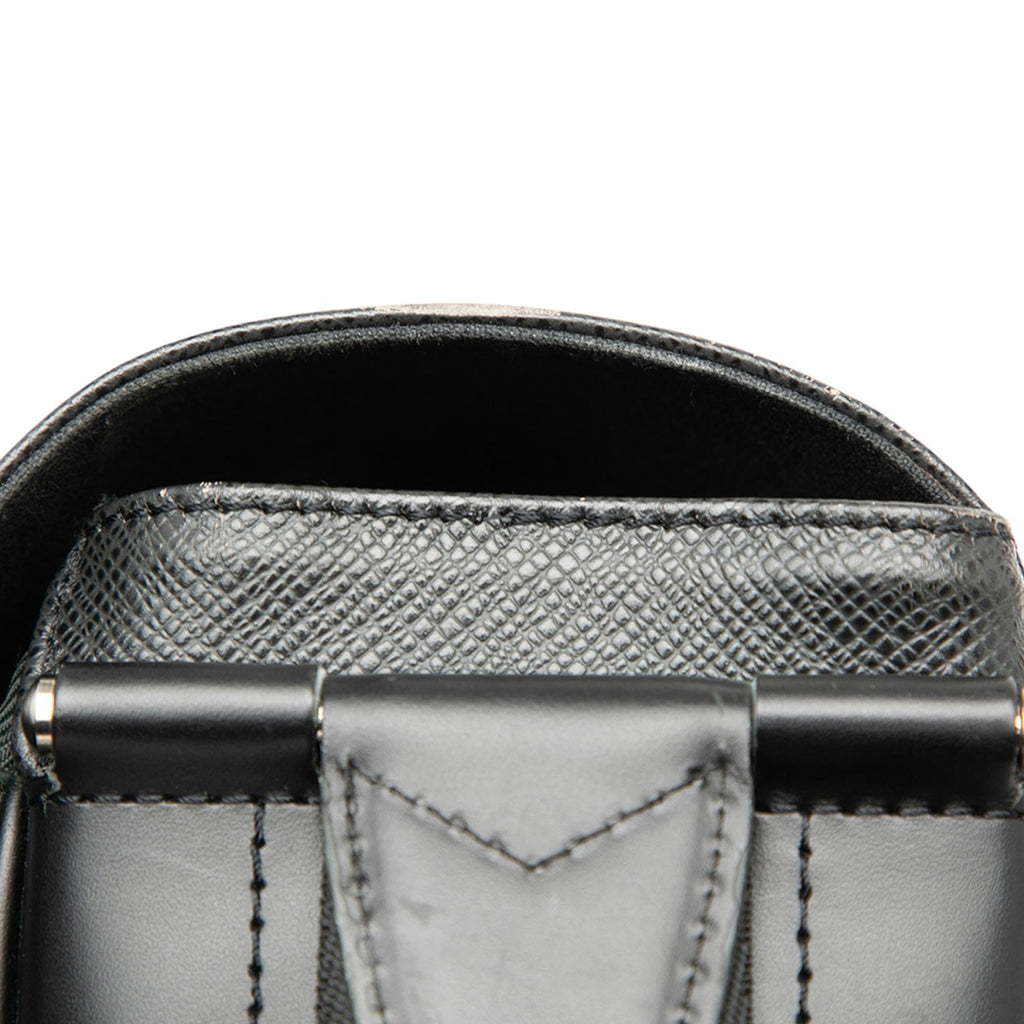 Louis Vuitton Taiga Viktor