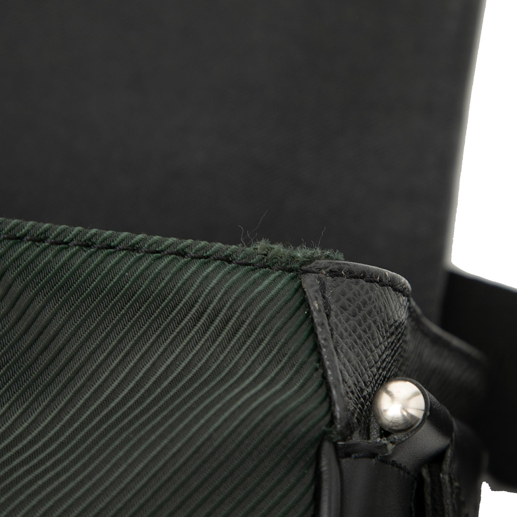 Louis Vuitton Taiga Viktor