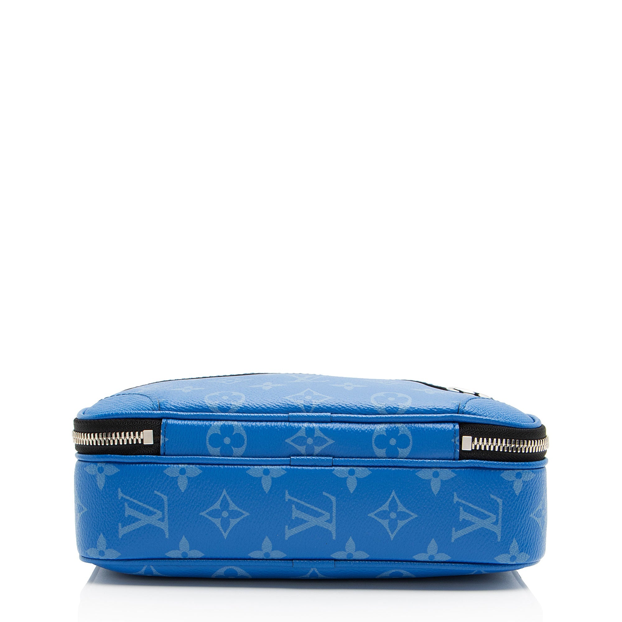 Louis Vuitton Taigarama Leather Alpha Messenger (SHF-TACnOz)