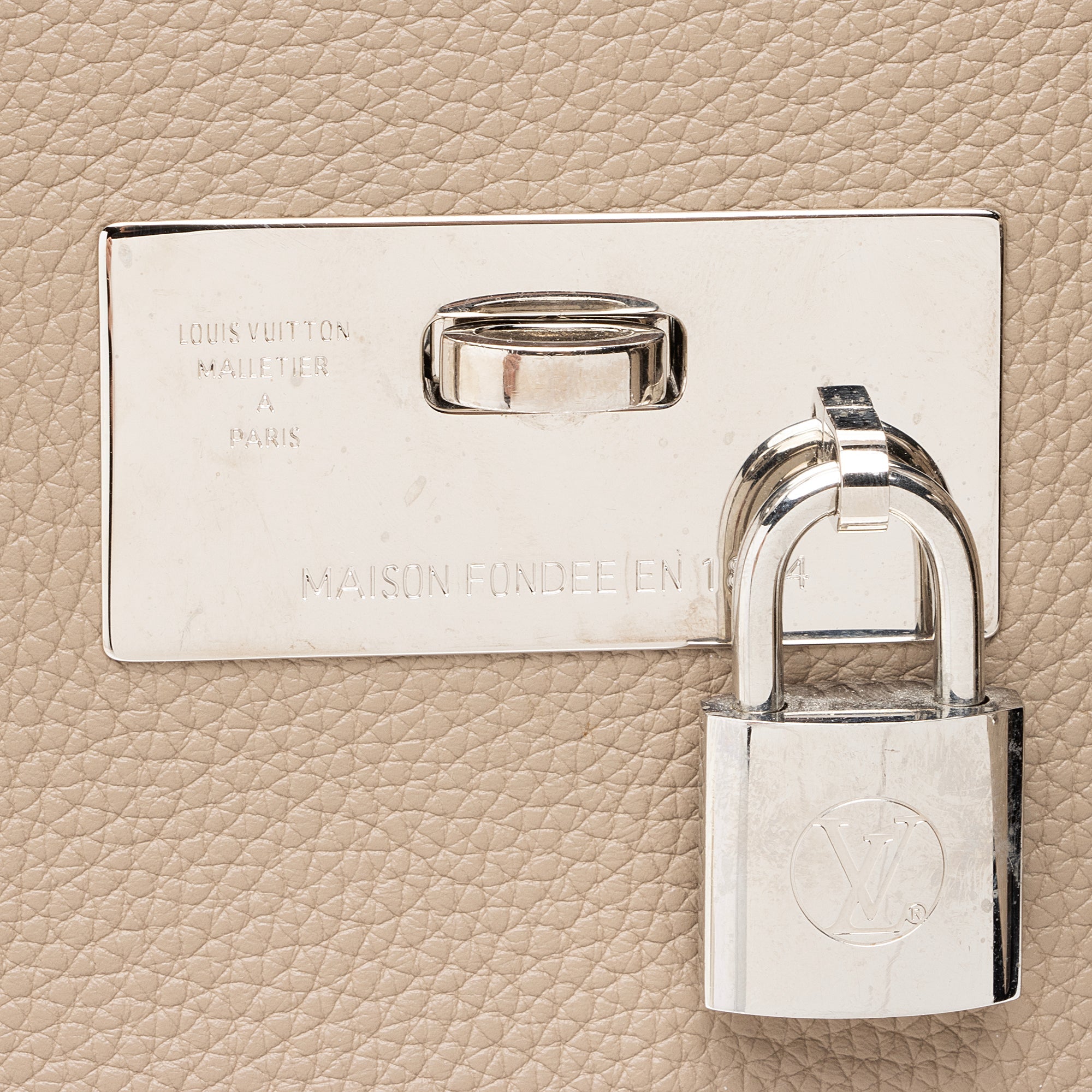 Louis Vuitton Veau Nuage Calfskin Milla MM Tote (SHF-23752)