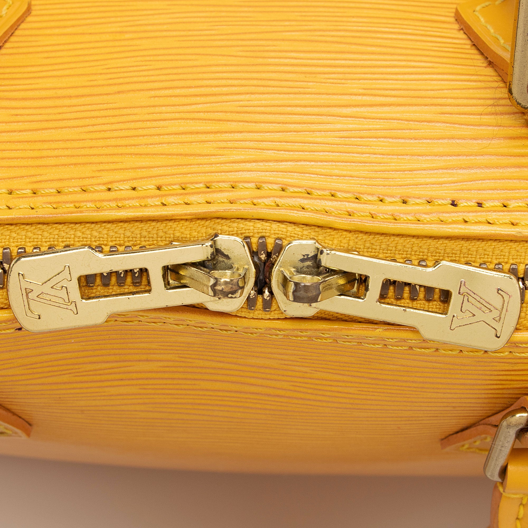 Louis Vuitton Vintage Epi Leather Alma PM Satchel (SHF-PzSHJO)
