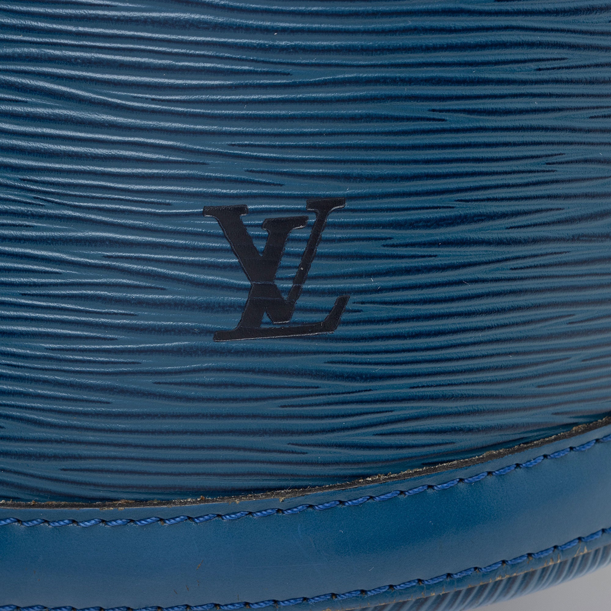 Louis Vuitton Vintage Epi Leather Cluny Shoulder Bag (SHF-52pSSf)