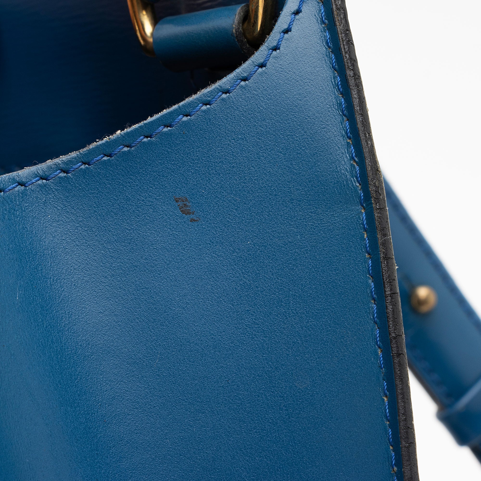 Louis Vuitton Vintage Epi Leather Cluny Shoulder Bag (SHF-52pSSf)