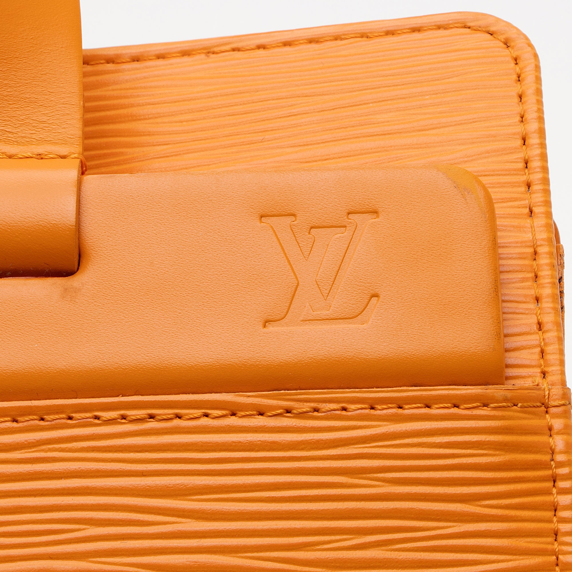 Louis Vuitton Vintage Epi Leather Croisette PM Shoulder Bag (SHF-dMhNlB)