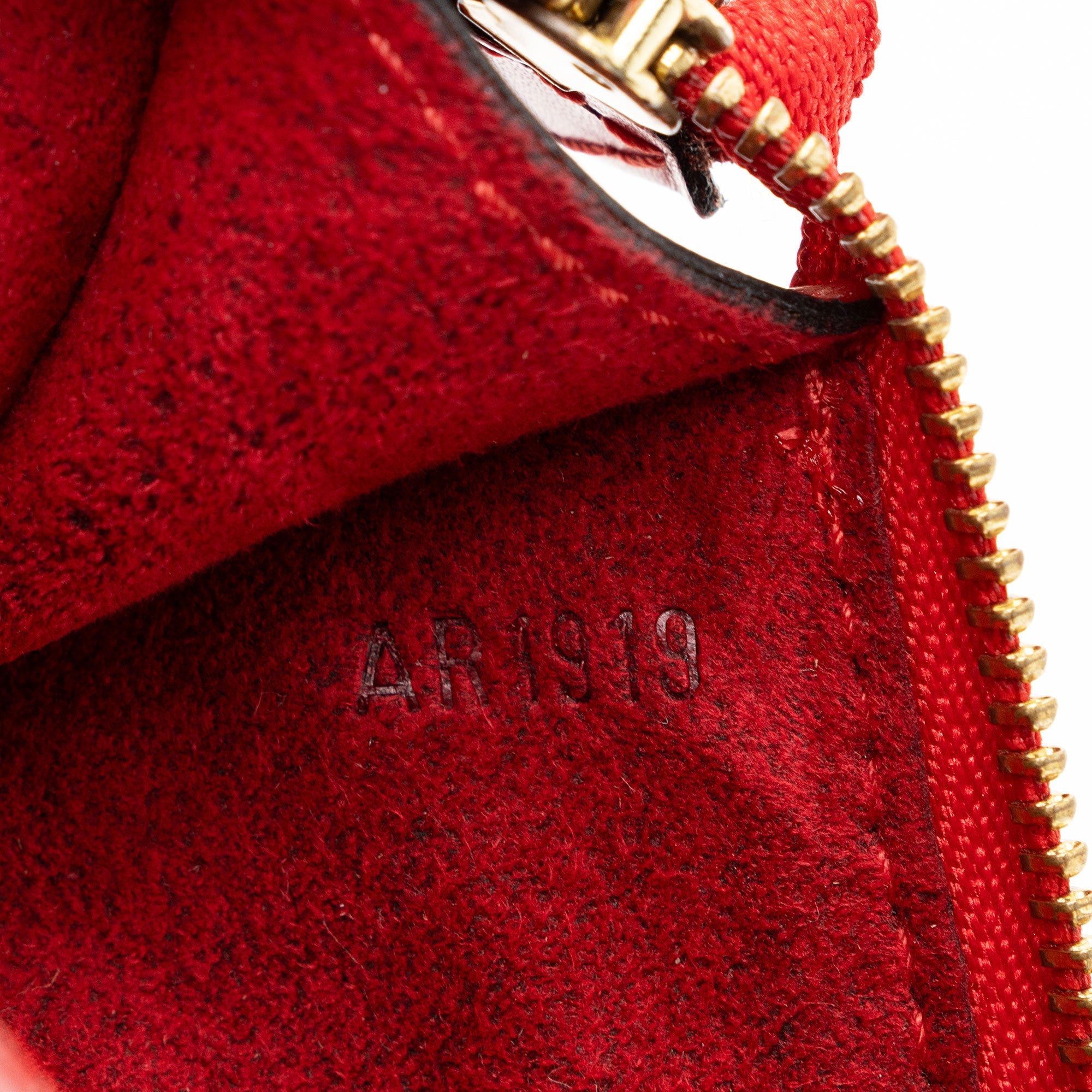 Louis Vuitton Vintage Epi Leather Pochette 21 Accessoires (SHF-PlWgDw)