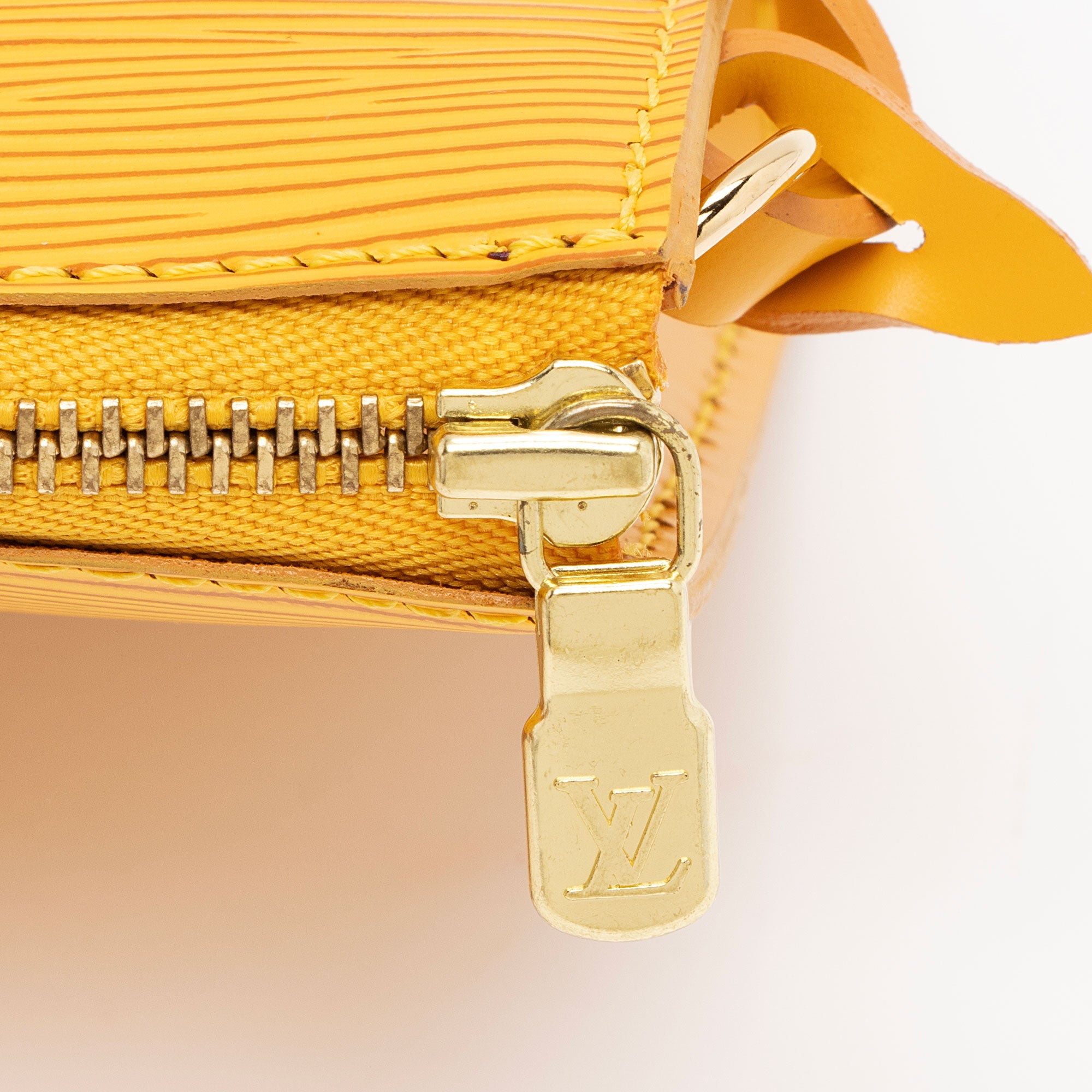 Louis Vuitton Vintage Epi Leather Pochette 21 Accessoires (SHF-hfoySb)