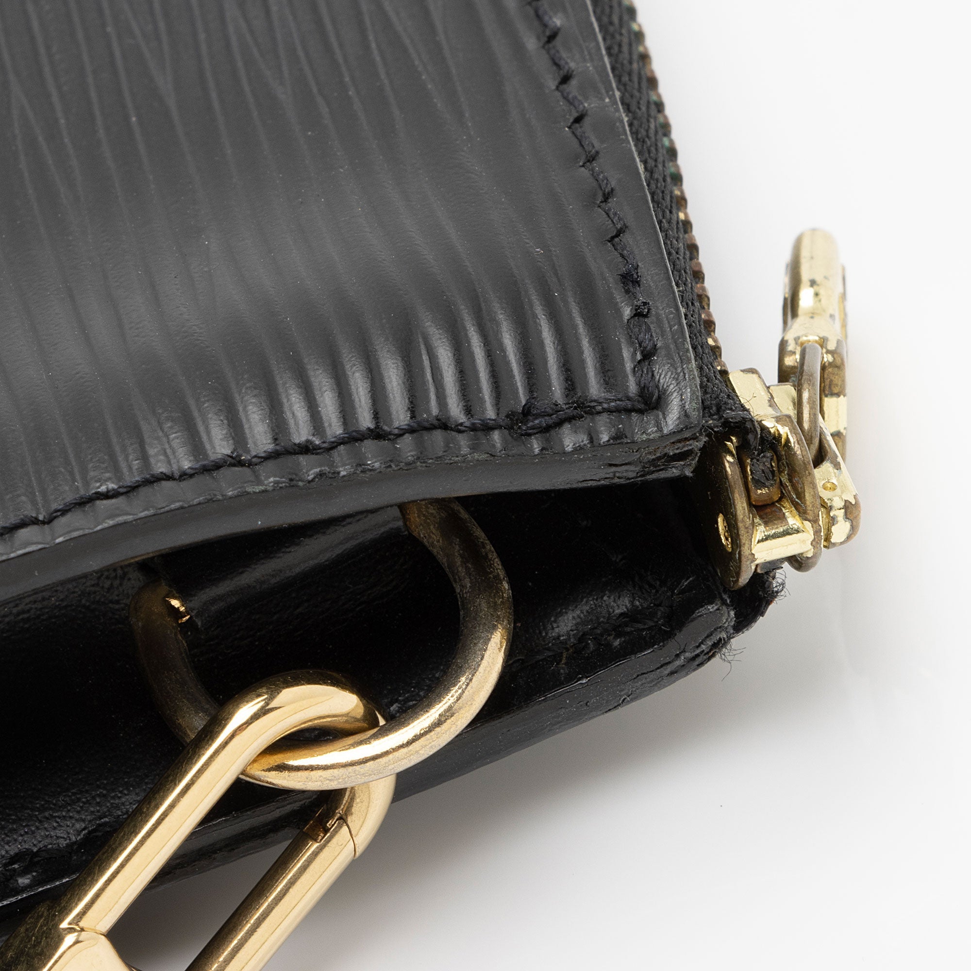 Louis Vuitton Vintage Epi Leather Pochette Accessoires (SHF-CCNQ5c)