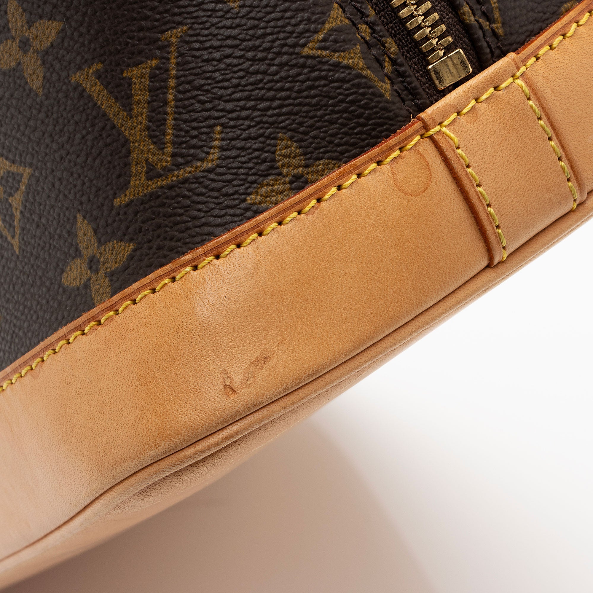 Louis Vuitton Vintage Monogram Canvas Alma PM Satchel (SHF-FlRNpk)