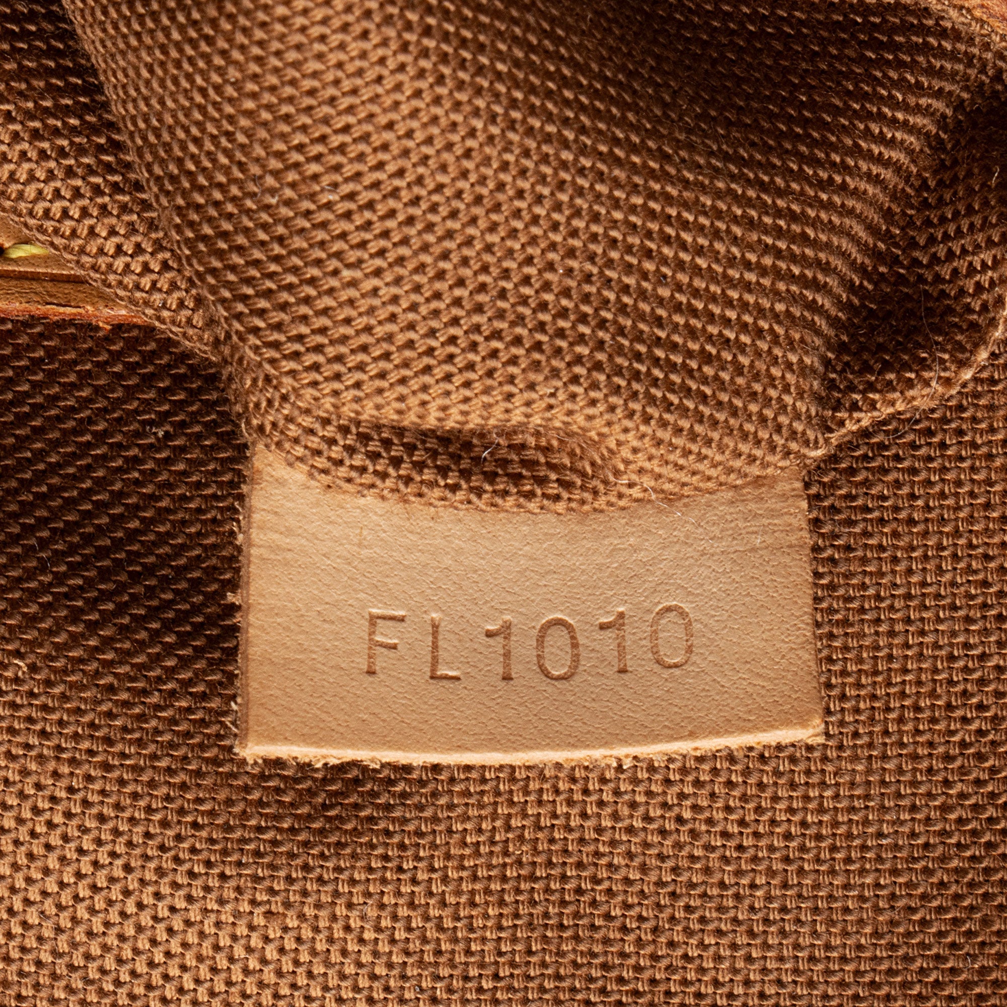 Louis Vuitton Vintage Monogram Canvas Alma PM Satchel (SHF-25edE1)