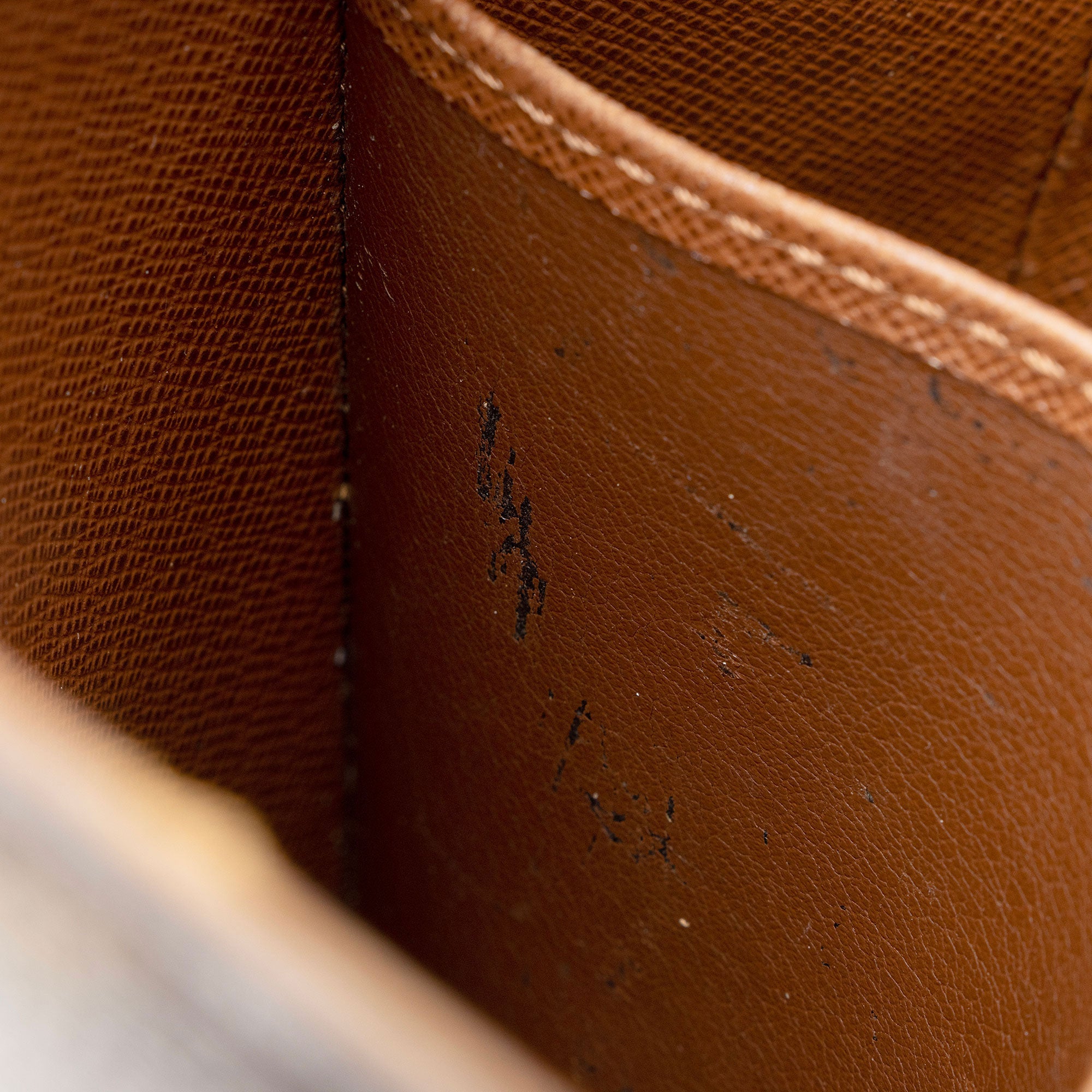 Louis Vuitton Vintage Monogram Canvas Drouot Shoulder Bag (SHF-mx5r7z)