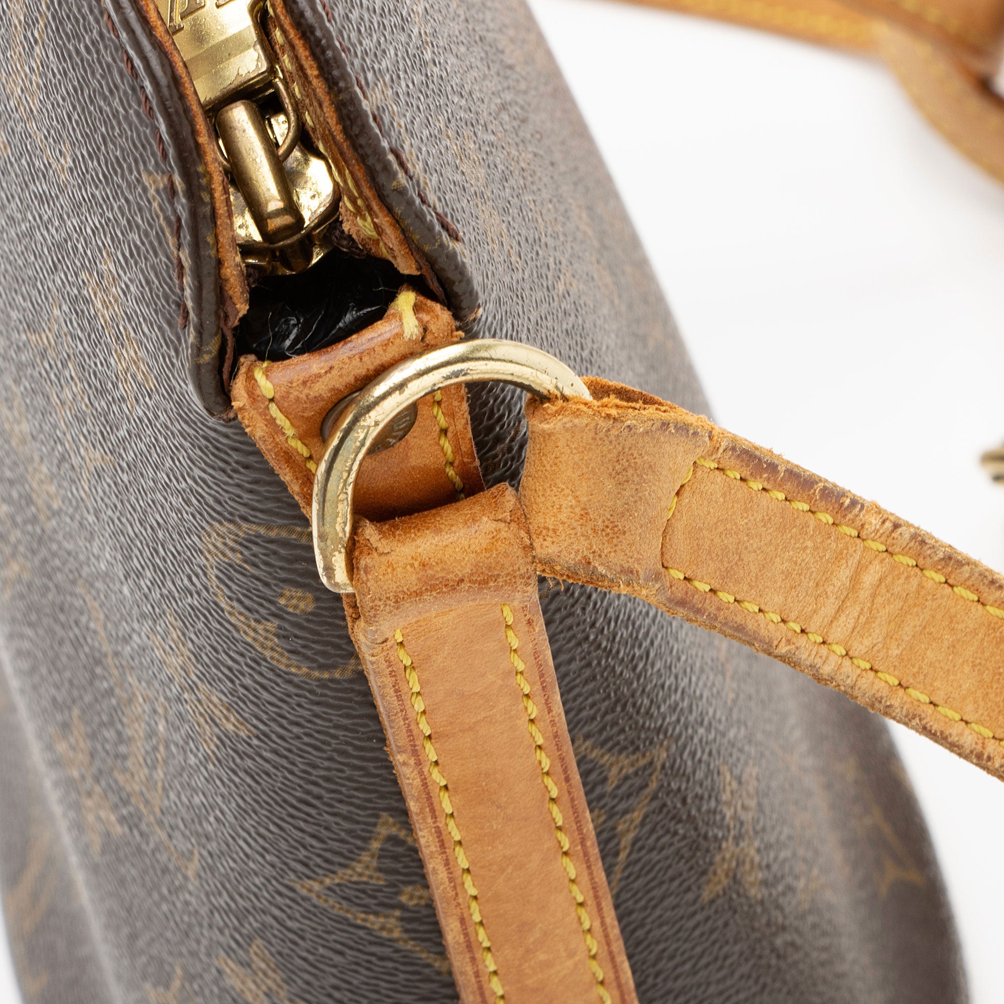 Louis Vuitton Vintage Monogram Canvas Drouot Shoulder Bag (SHF-mx5r7z)