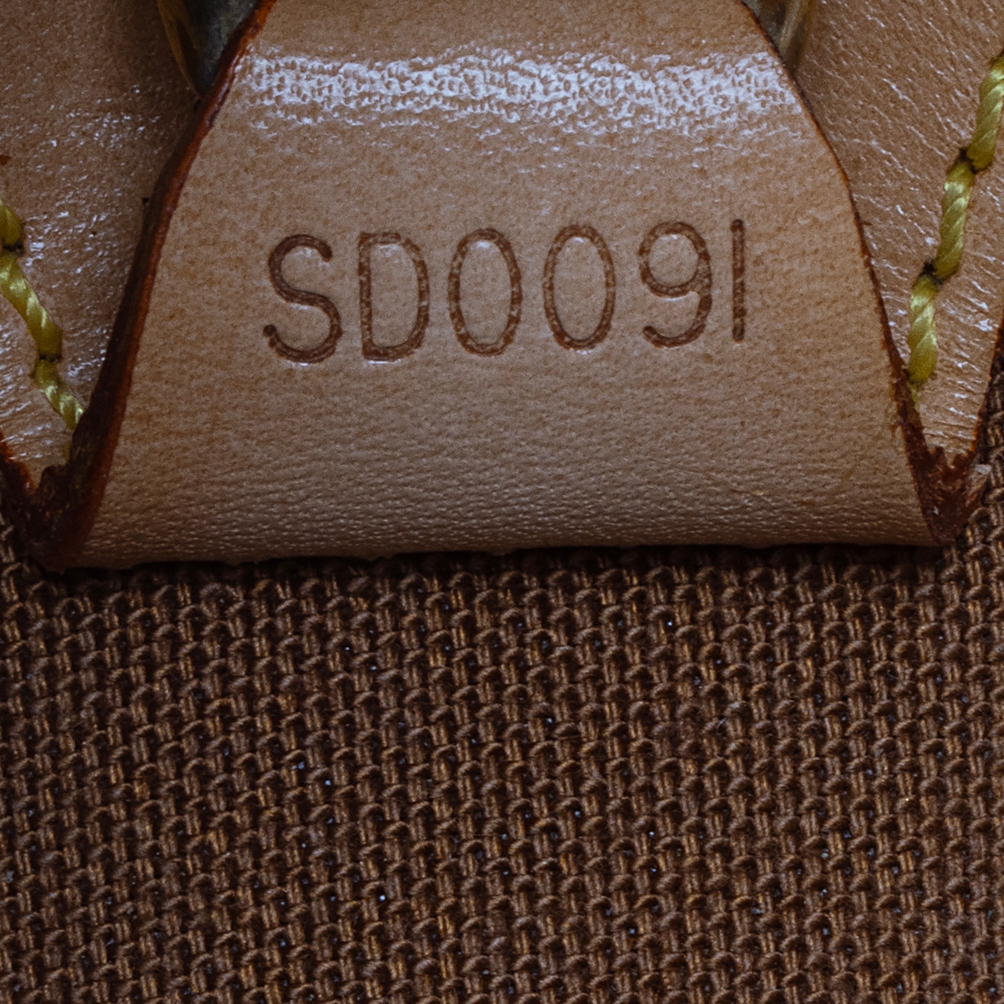 Louis Vuitton Vintage Monogram Canvas Ellipse PM Satchel (SHF-23155)