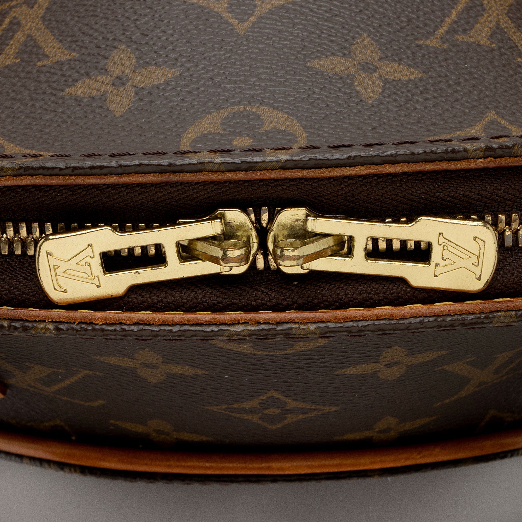 Louis Vuitton Vintage Monogram Canvas Ellipse PM Satchel (SHF-MqHUei)