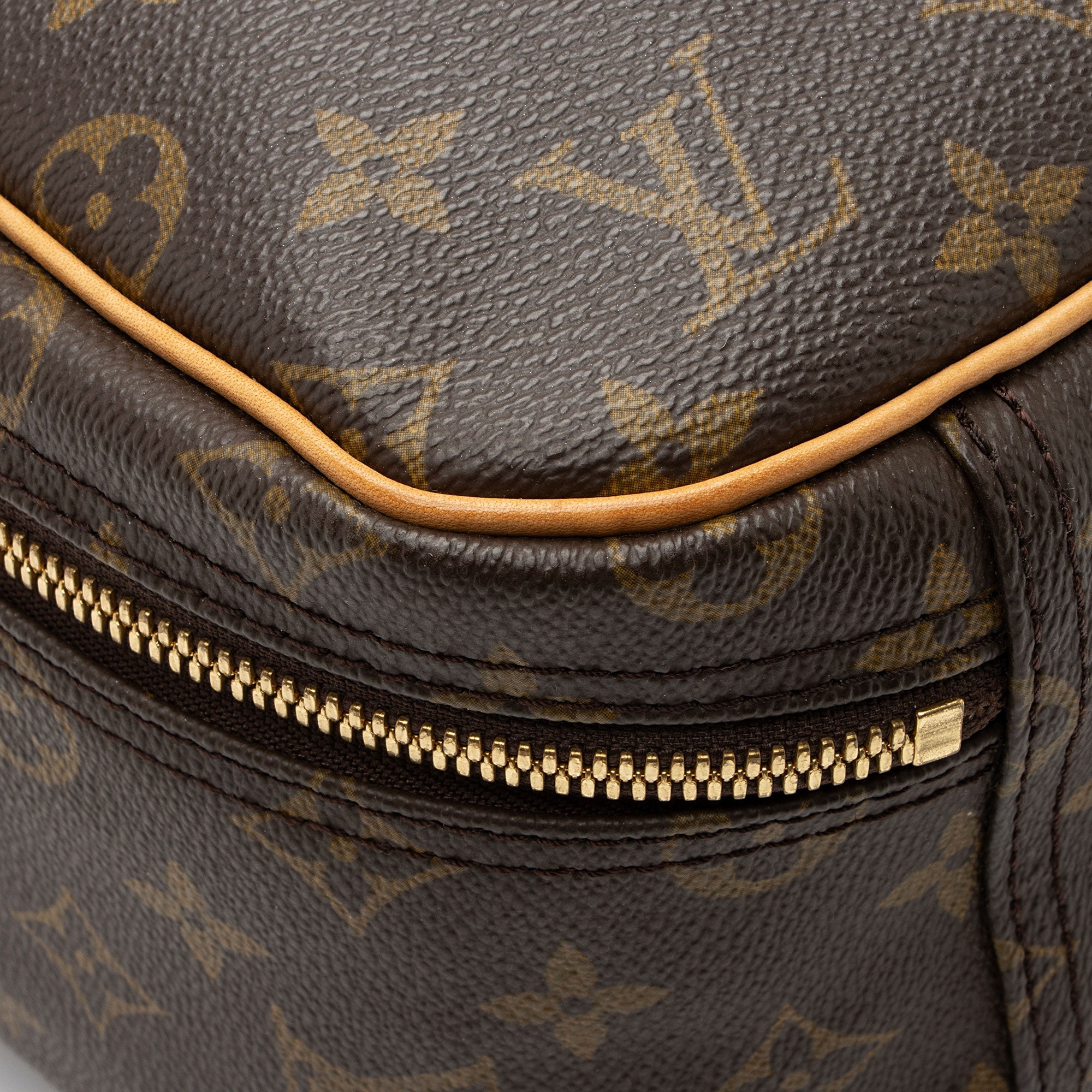Louis Vuitton Vintage Monogram Canvas Excursion Tote (SHF-KMEXVf)