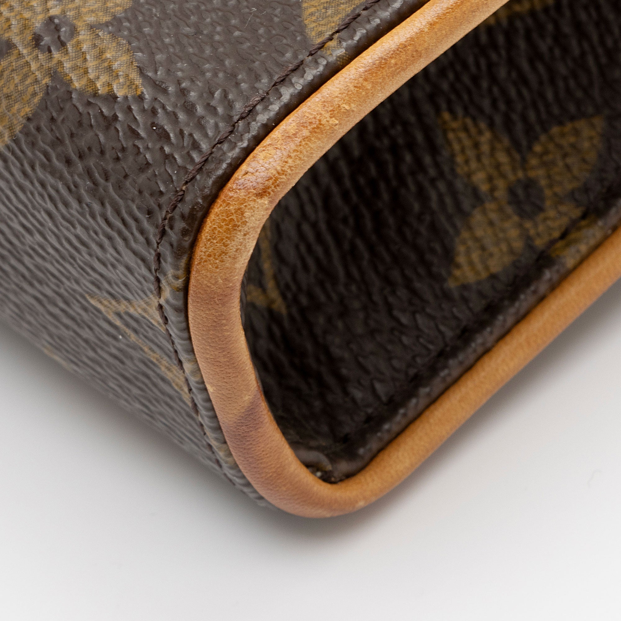 Louis Vuitton Vintage Monogram Canvas Florentine Pochette Belt Bag (SHF-2sx4C7)