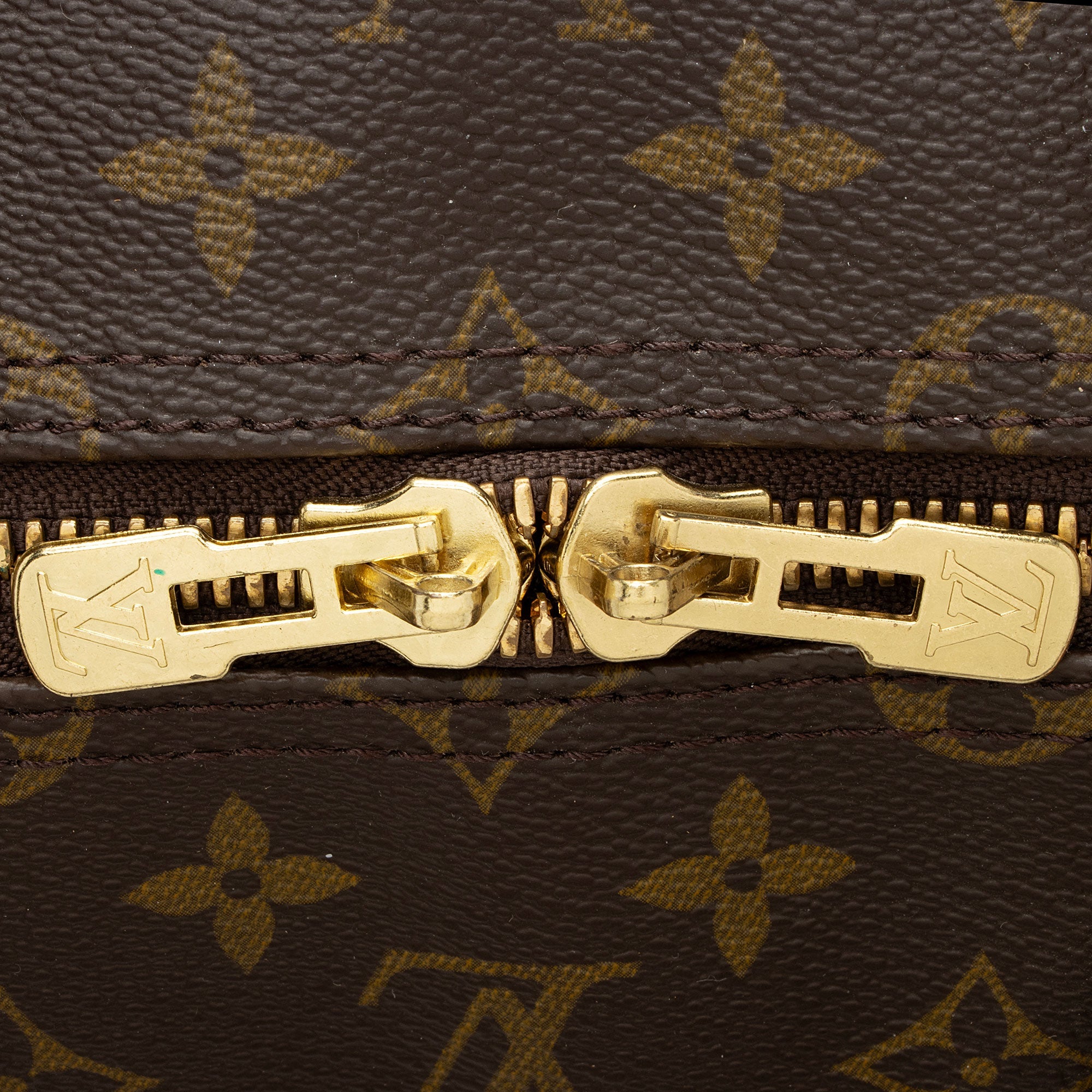 Louis Vuitton Vintage Monogram Canvas Keepall 55 Duffle Bag (SHF-xIA279)