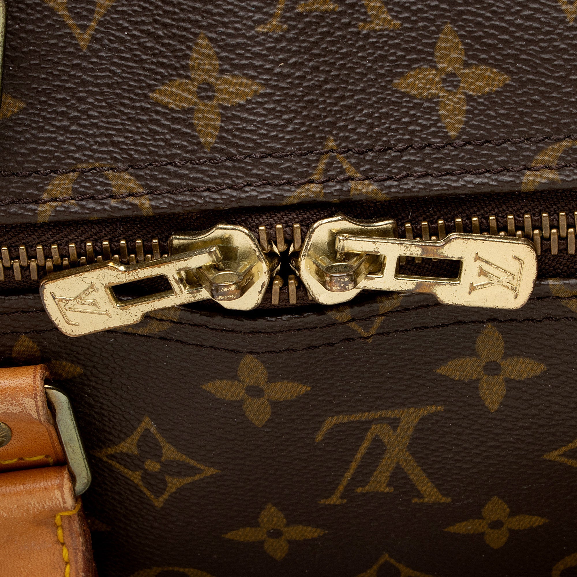 Louis Vuitton Vintage Monogram Canvas Keepall 55 Duffle Bag (SHF-z3uo3H)