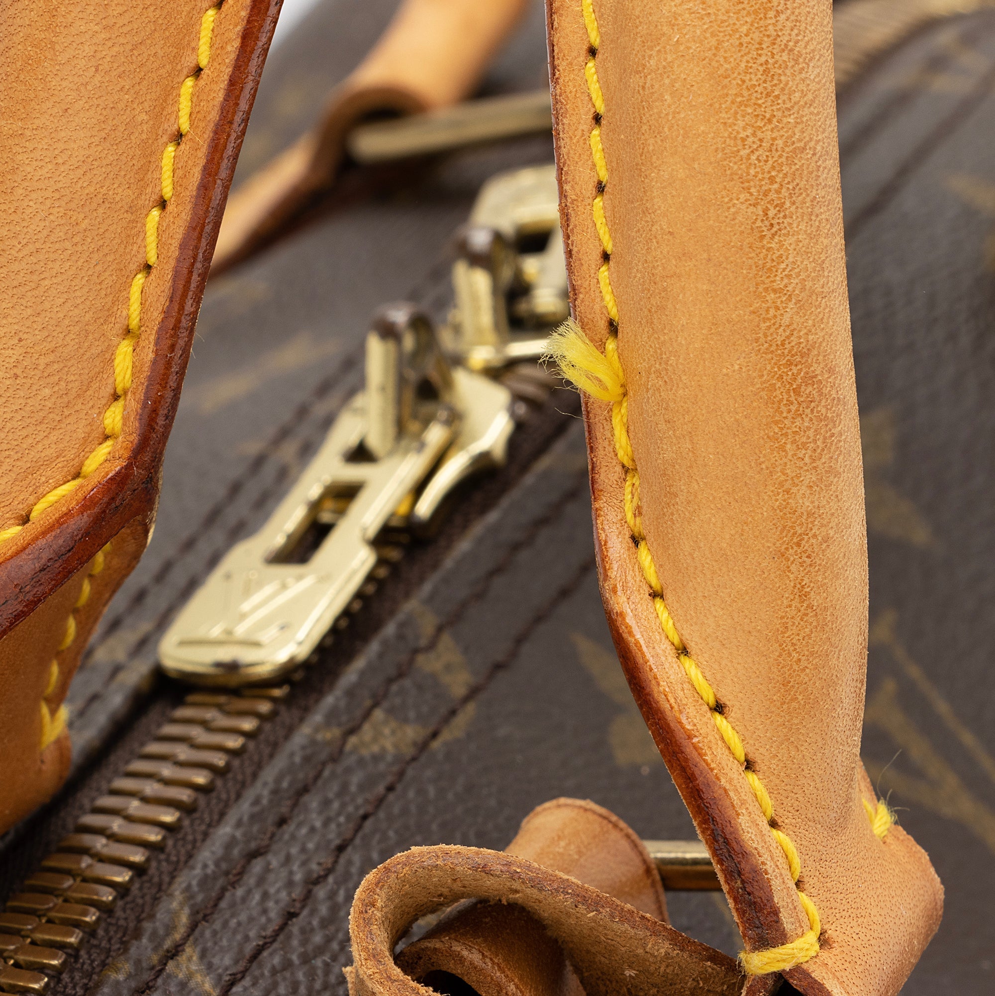 Louis Vuitton Vintage Monogram Canvas Keepall Bandouliere 55 Duffle Bag (SHF-22615)