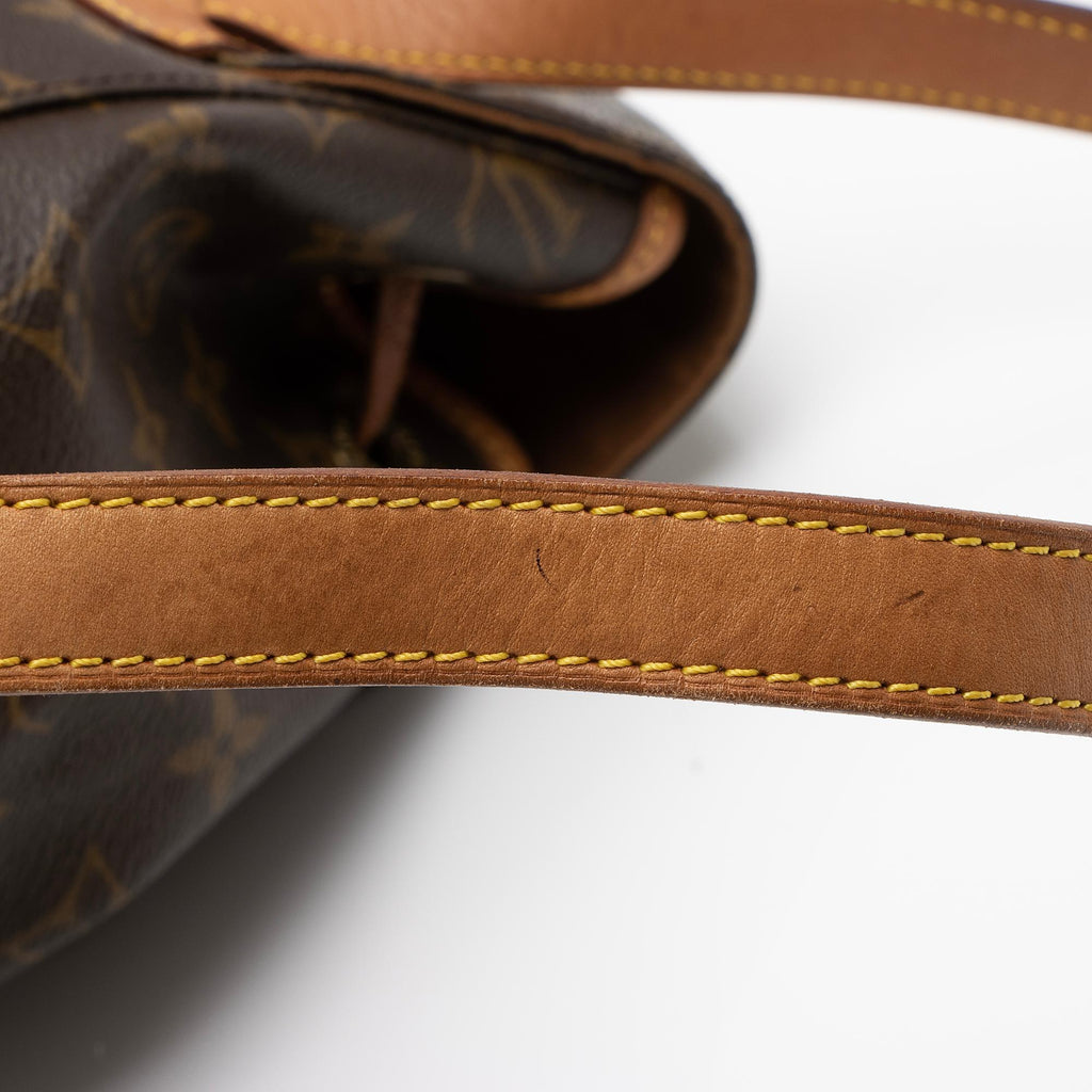 Louis Vuitton Vintage Monogram Canvas Montsouris MM Backpack (SHF-sThgs4)