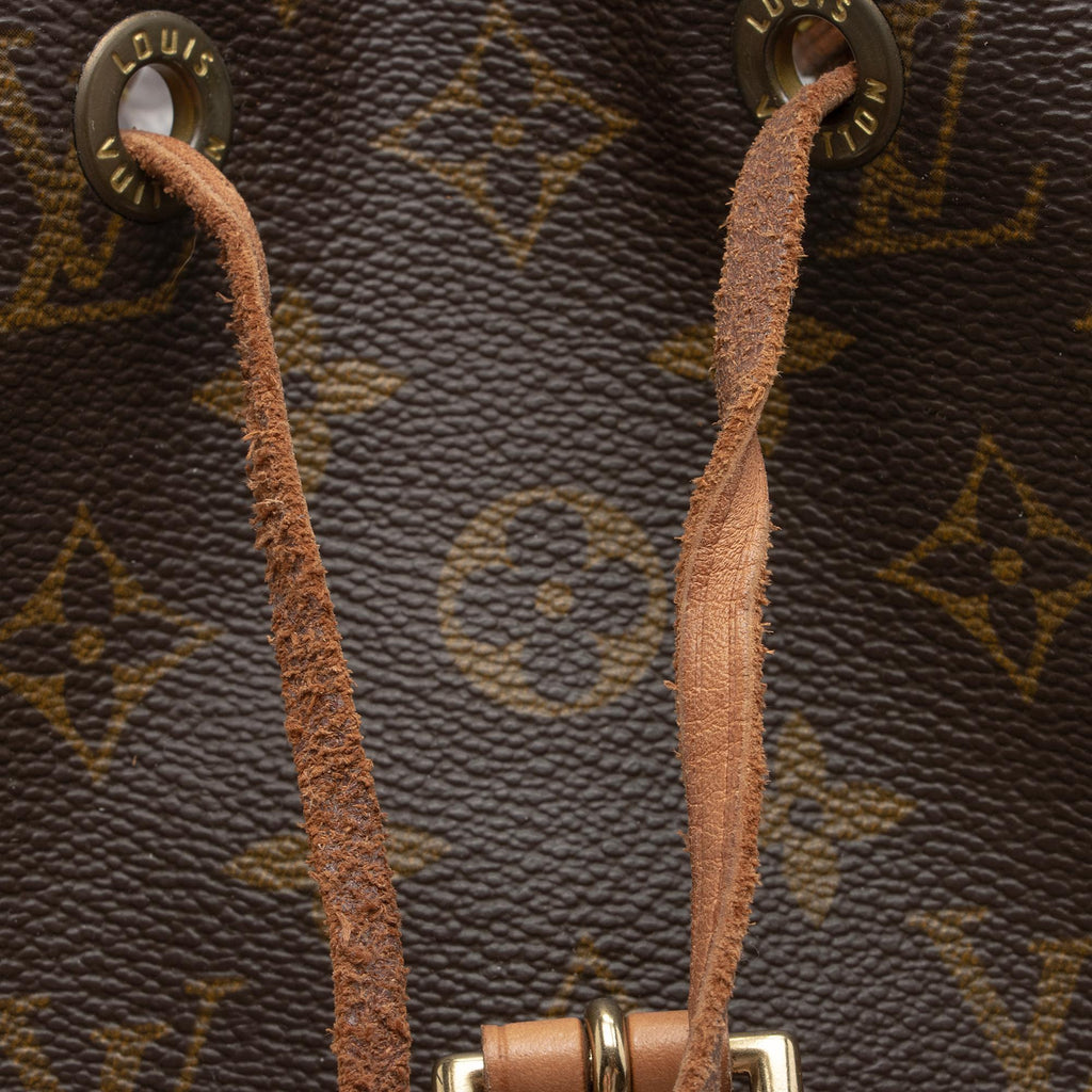 Louis Vuitton Vintage Monogram Canvas Montsouris MM Backpack (SHF-sThgs4)