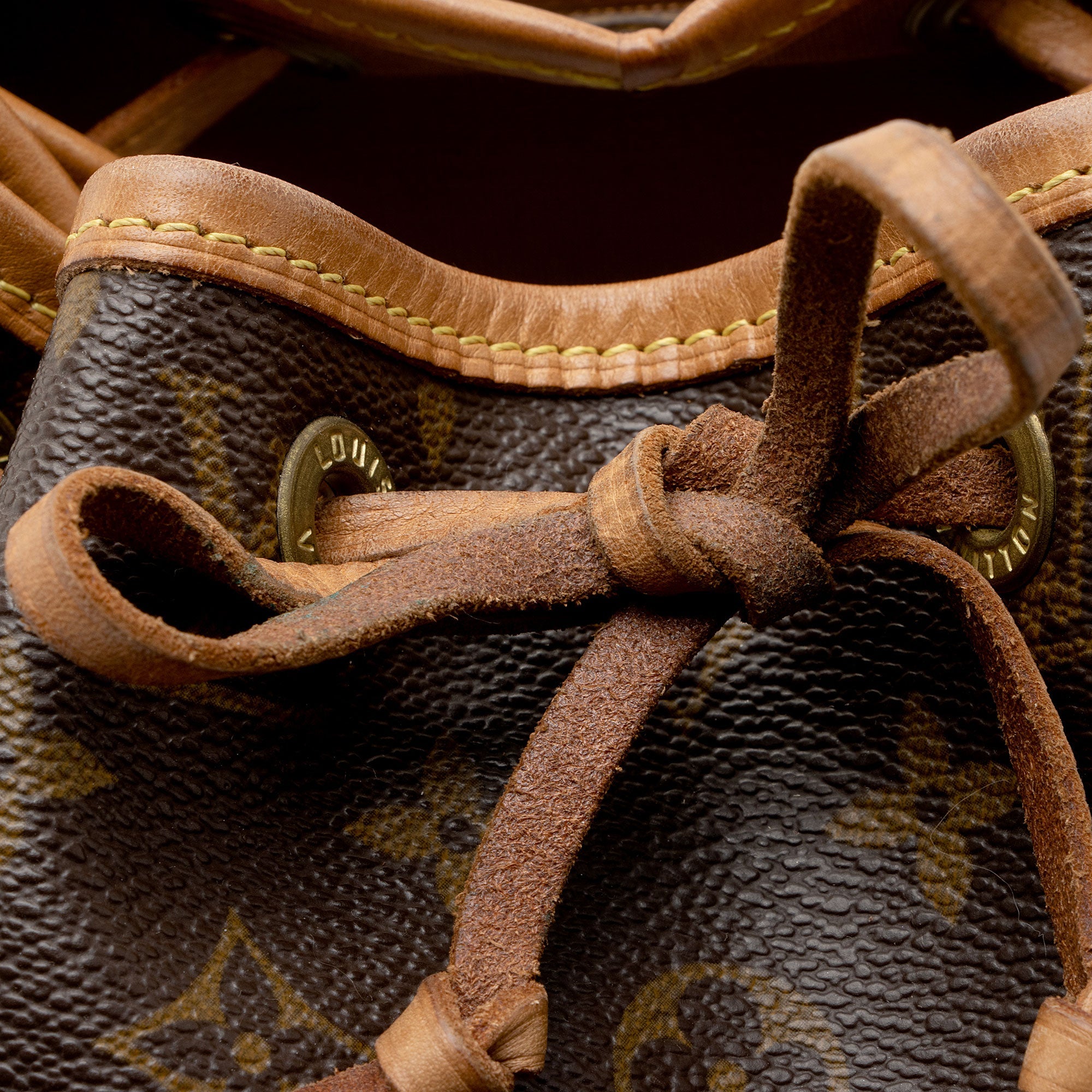 Louis Vuitton Vintage Monogram Canvas Montsouris MM Backpack (SHF-TshViZ)