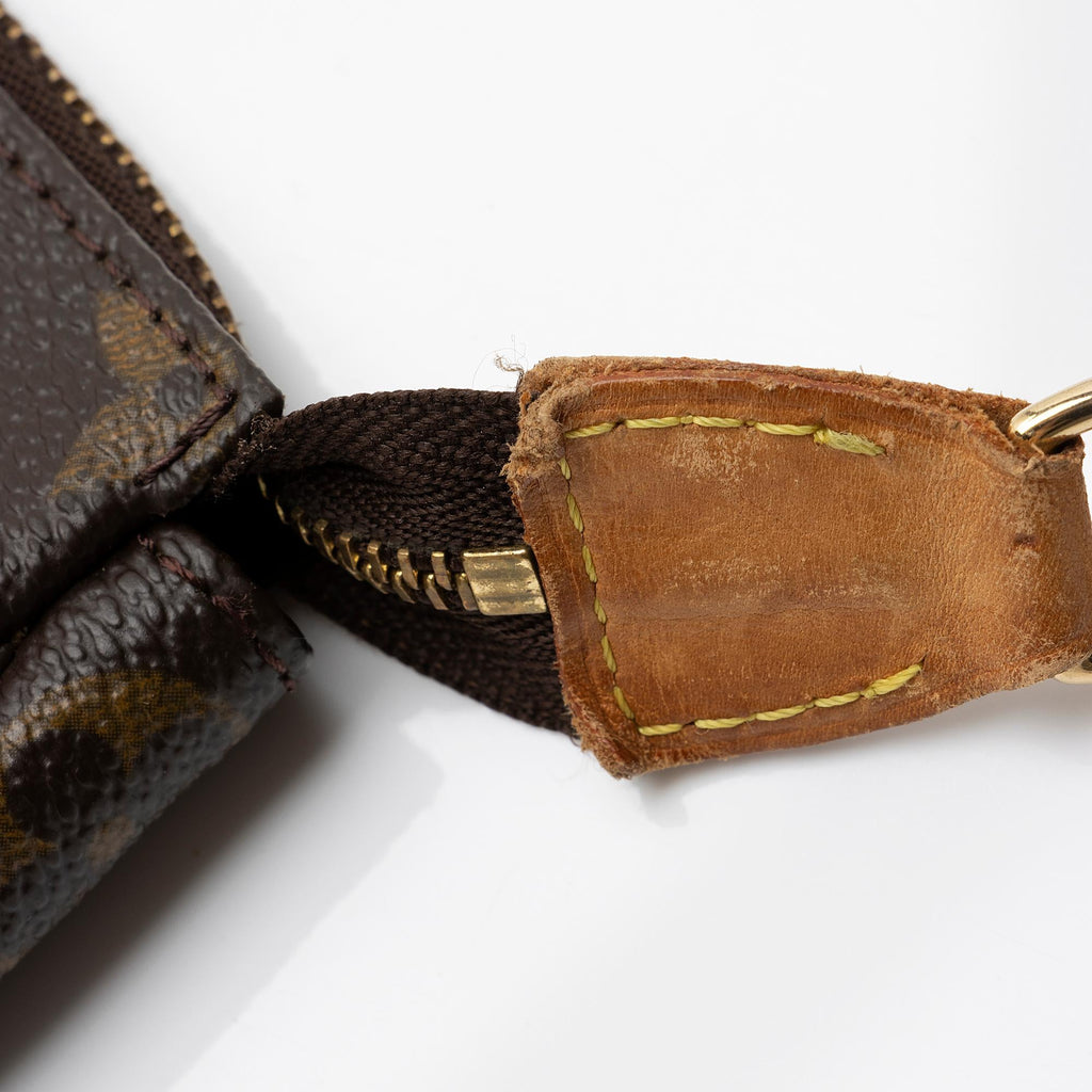Louis Vuitton Vintage Monogram Canvas Pochette Accessoires (SHF-5KeIJ0)