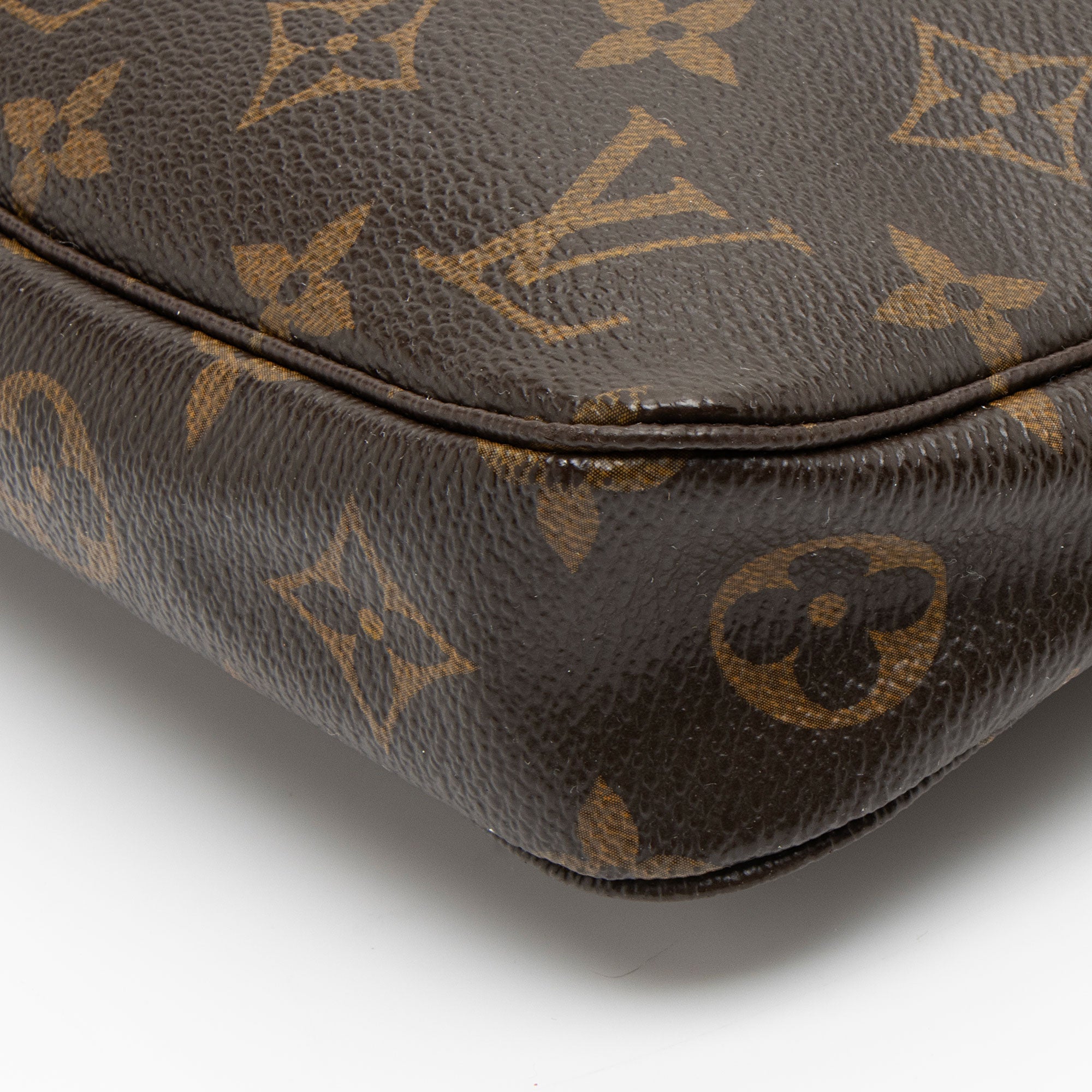 Louis Vuitton Vintage Monogram Canvas Pochette Accessoires