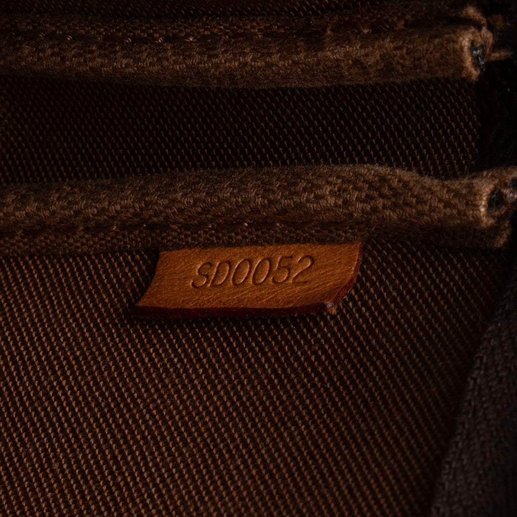 Louis Vuitton Vintage Monogram Canvas Pochette Accessoires